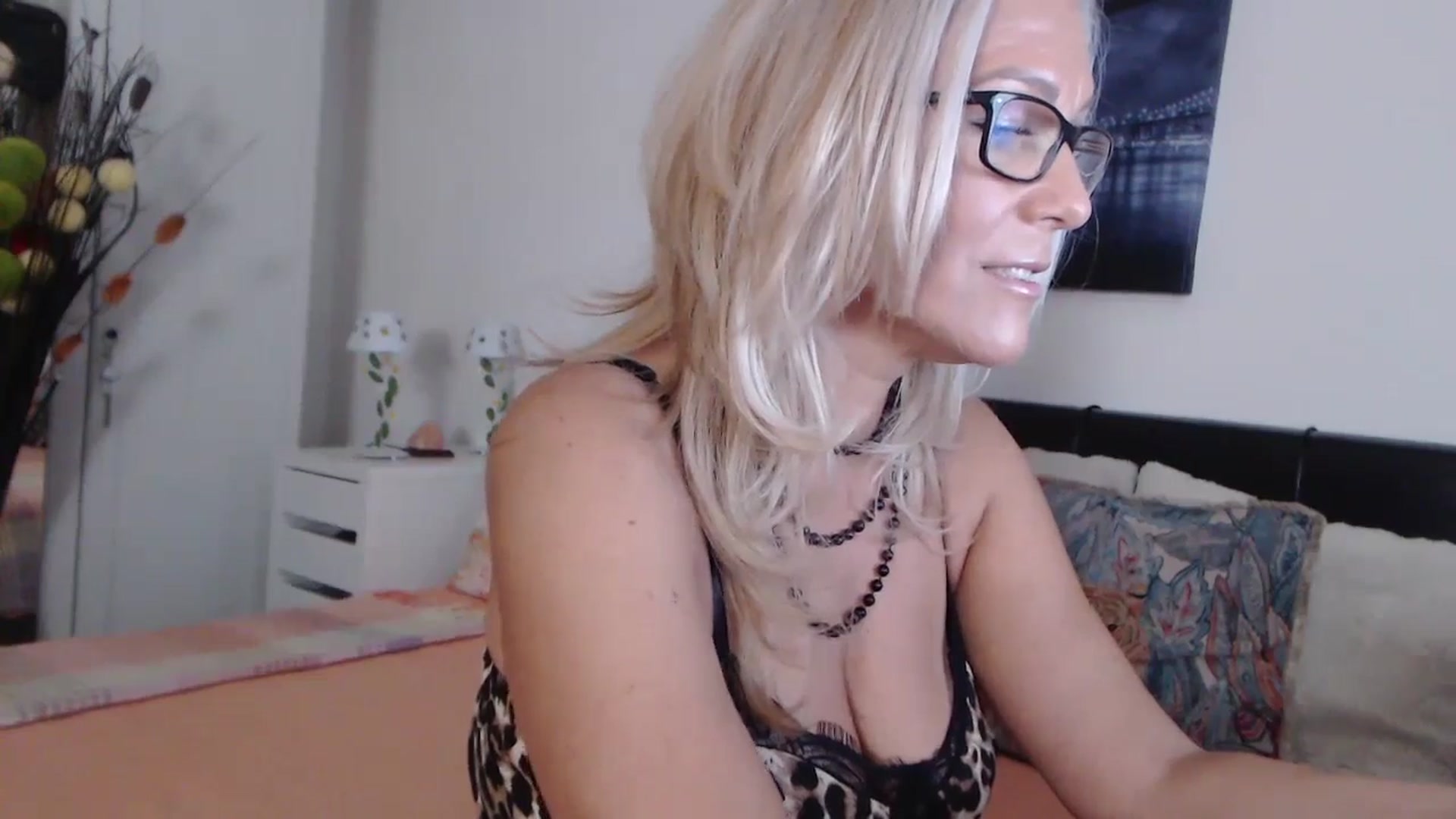Gallery image thumbnail from Reeya71's myfreecams stream on, 07/27/2024, 02:52 image 14 of 20