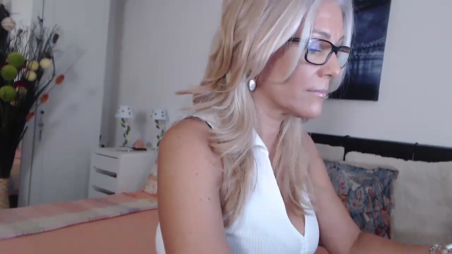 Gallery image thumbnail from Reeya71's myfreecams stream on, 07/30/2024, 06:21 image 16 of 20