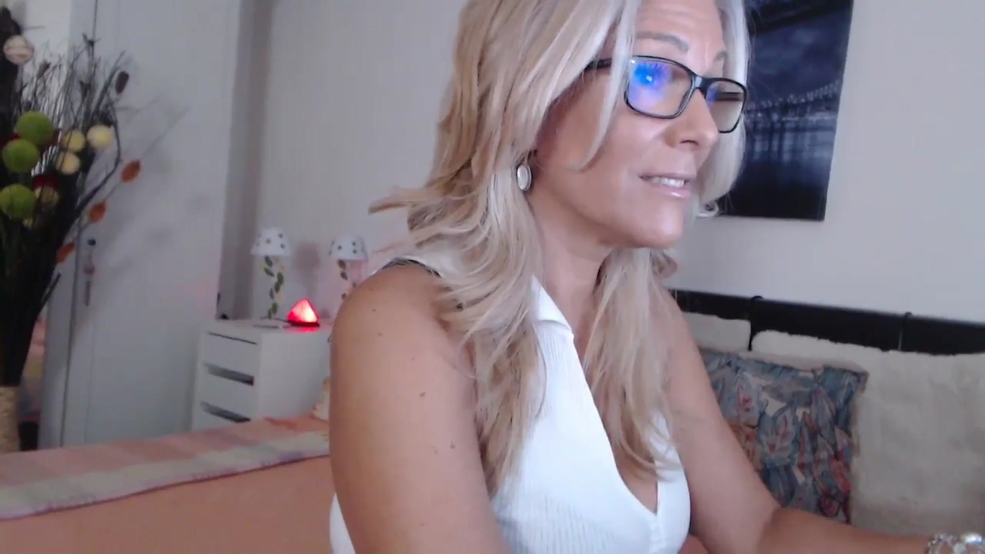 Gallery image thumbnail from Reeya71's myfreecams stream on, 07/30/2024, 06:21 image 17 of 20