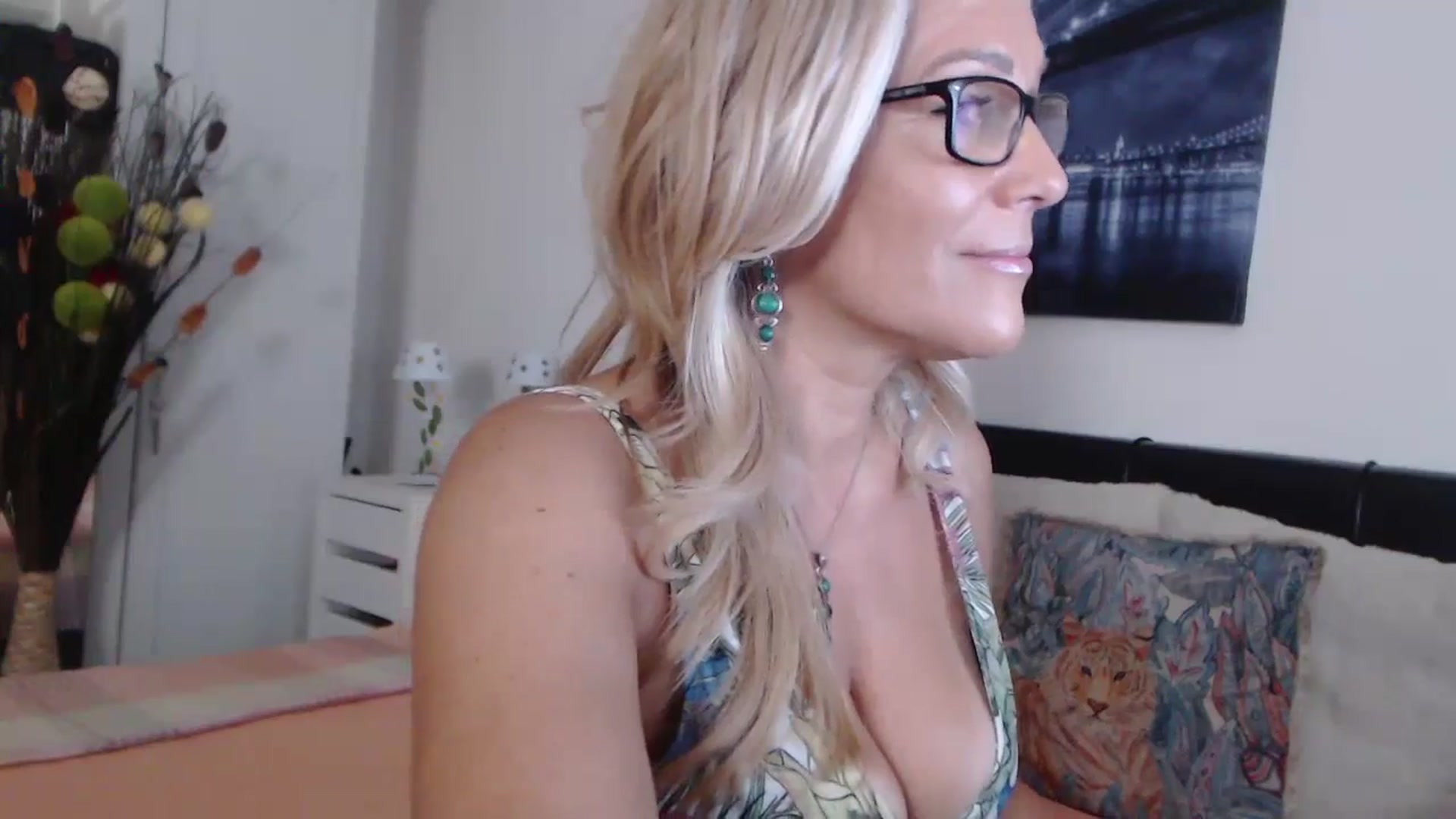 Gallery image thumbnail from Reeya71's myfreecams stream on, 08/02/2024, 24:28 image 20 of 20