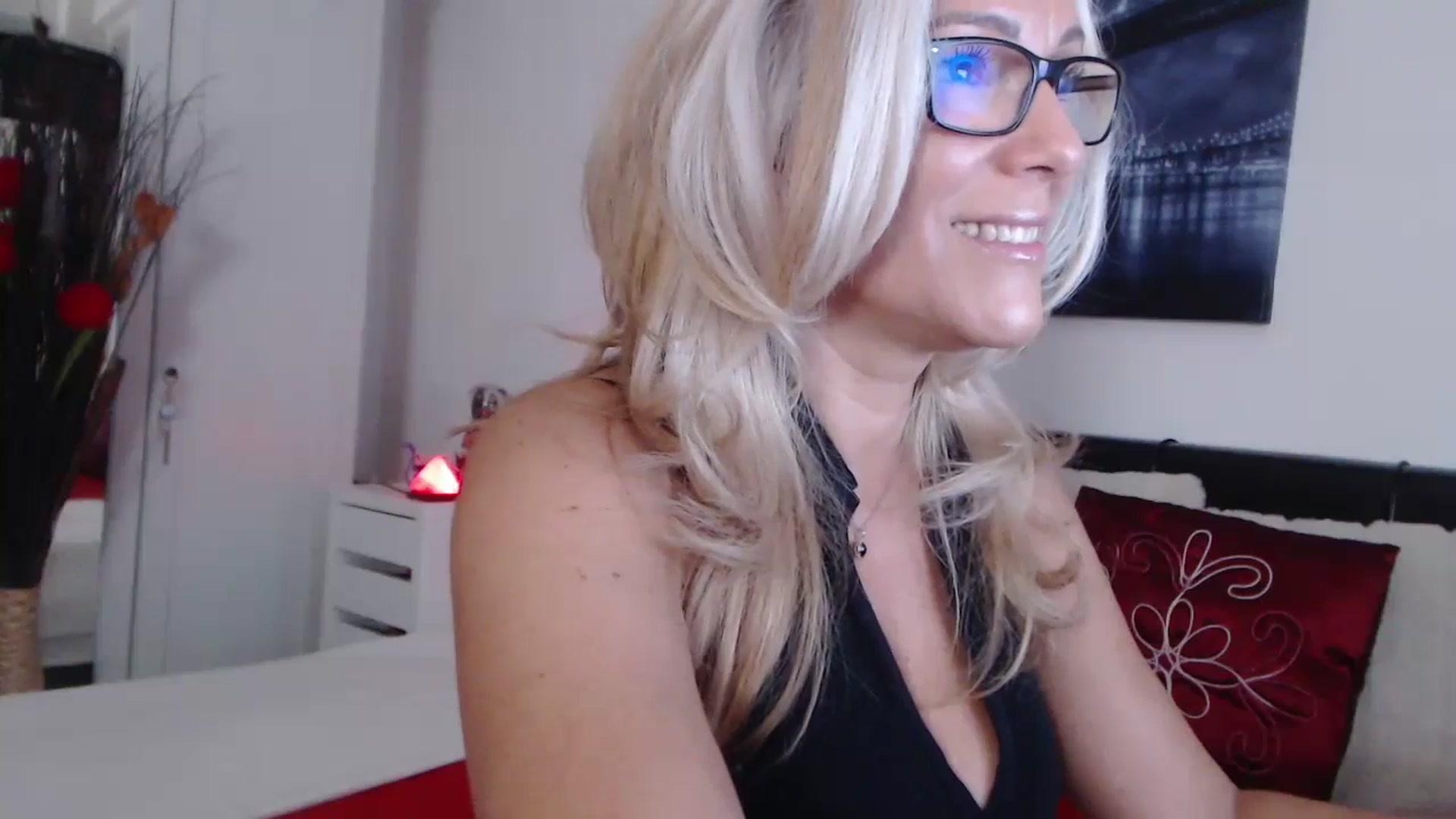Gallery image thumbnail from Reeya71's myfreecams stream on, 08/06/2024, 03:52 image 20 of 20