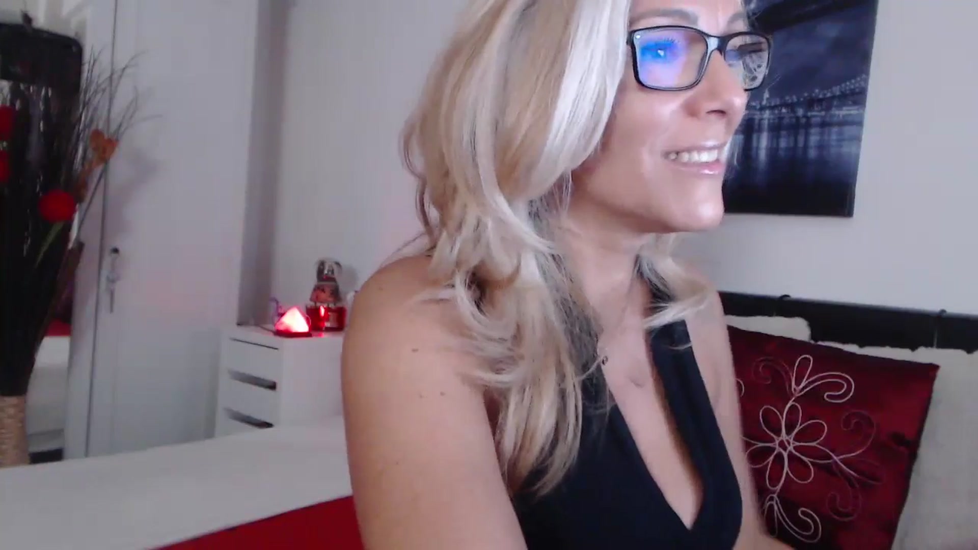 Gallery image thumbnail from Reeya71's myfreecams stream on, 08/06/2024, 03:52 image 4 of 20