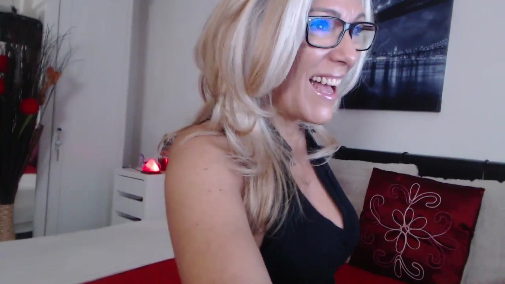 Gallery image thumbnail from Reeya71's myfreecams stream on, 08/06/2024, 03:52 image 5 of 20