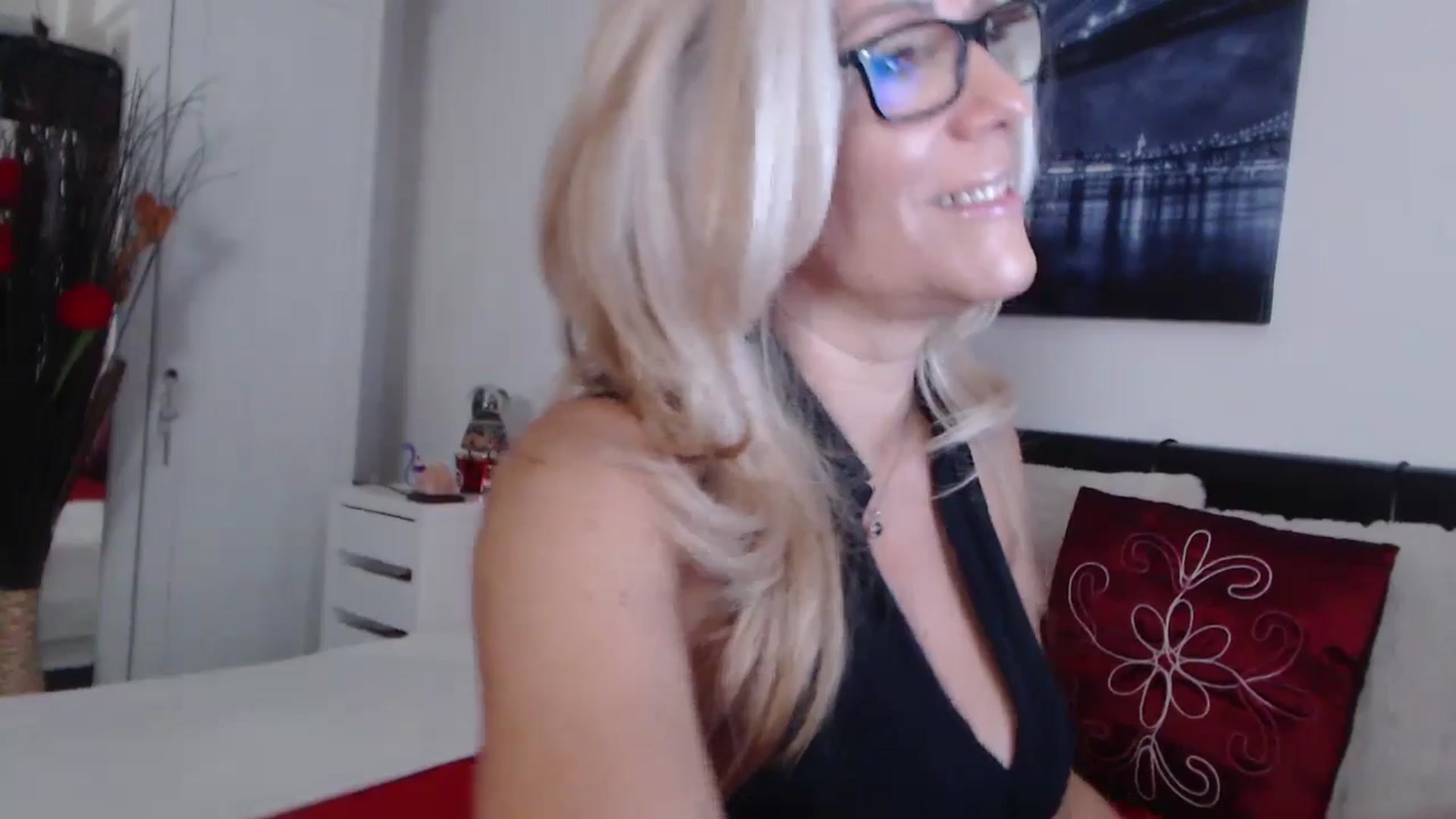 Gallery image thumbnail from Reeya71's myfreecams stream on, 08/06/2024, 03:52 image 15 of 20