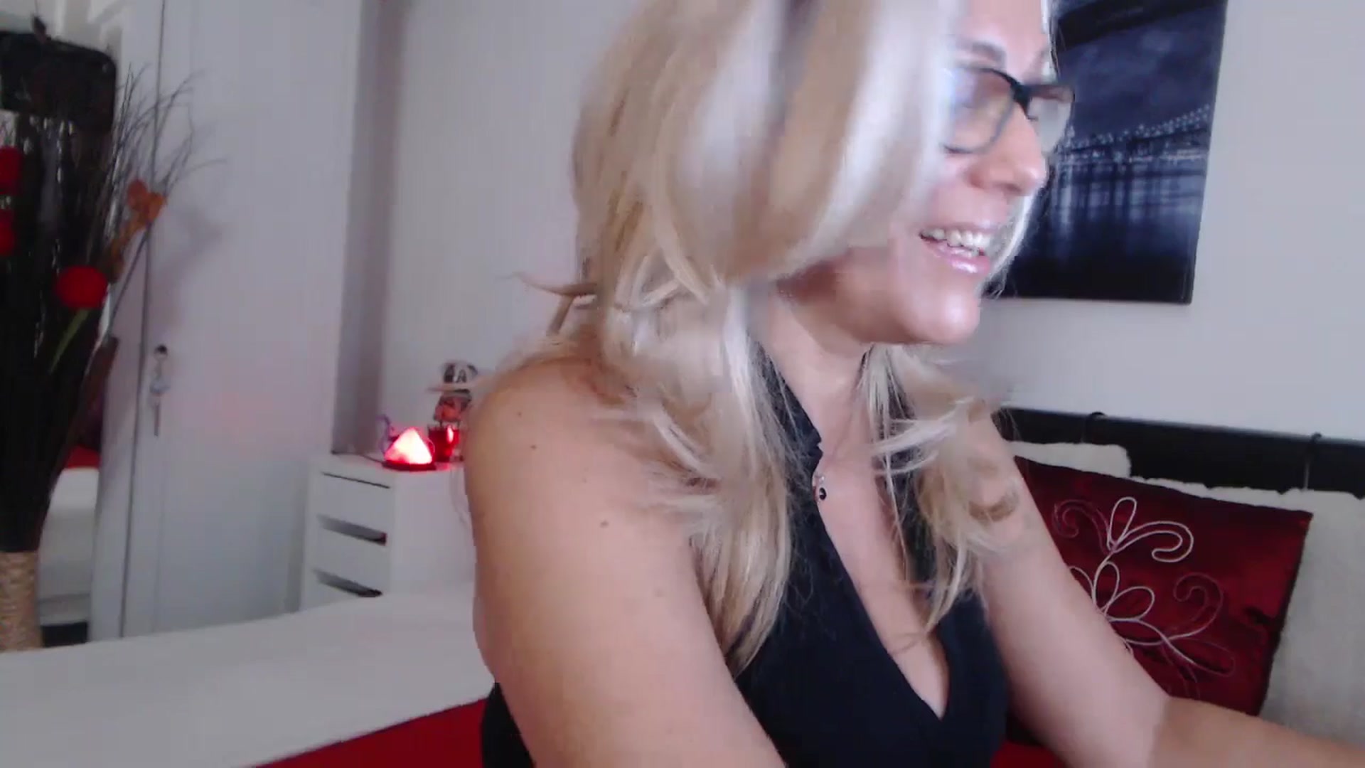 Gallery image thumbnail from Reeya71's myfreecams stream on, 08/06/2024, 03:52 image 18 of 20