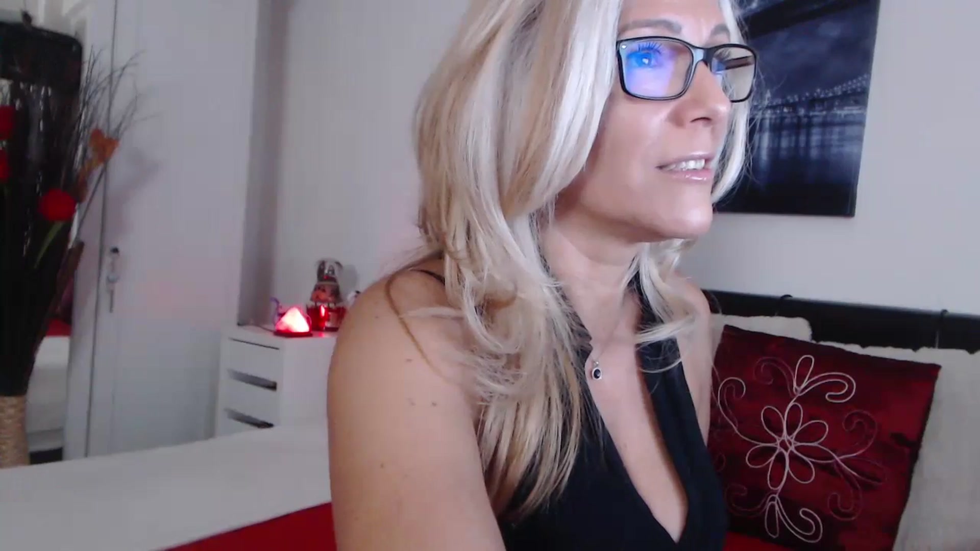 Gallery image thumbnail from Reeya71's myfreecams stream on, 08/06/2024, 03:52 image 11 of 20