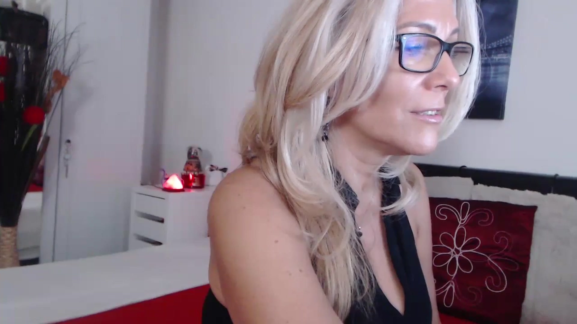 Gallery image thumbnail from Reeya71's myfreecams stream on, 08/06/2024, 06:11 image 12 of 20