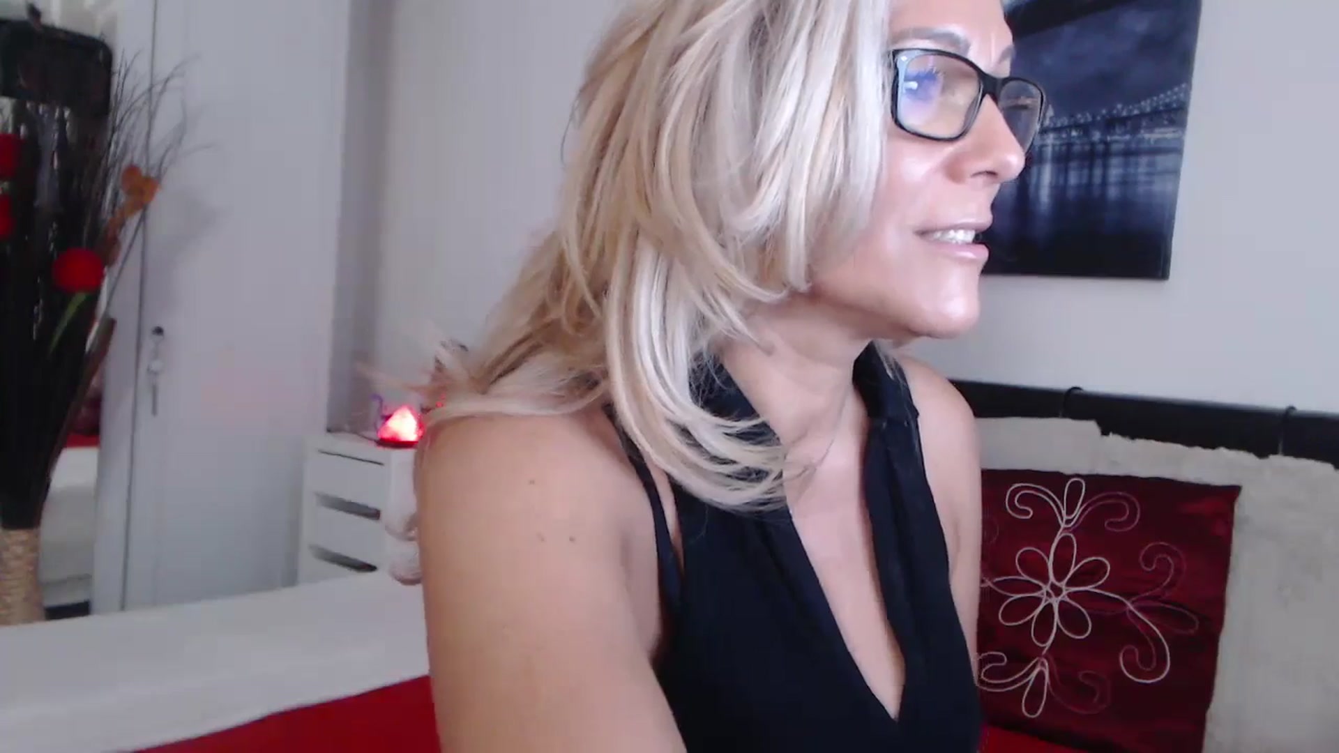 Gallery image thumbnail from Reeya71's myfreecams stream on, 08/06/2024, 06:11 image 18 of 20