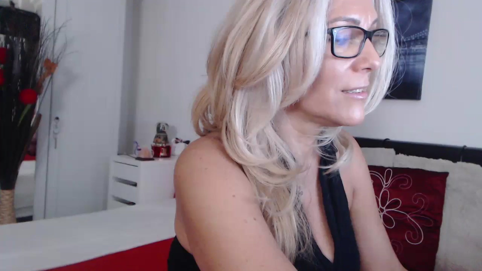 Gallery image thumbnail from Reeya71's myfreecams stream on, 08/06/2024, 06:11 image 10 of 20
