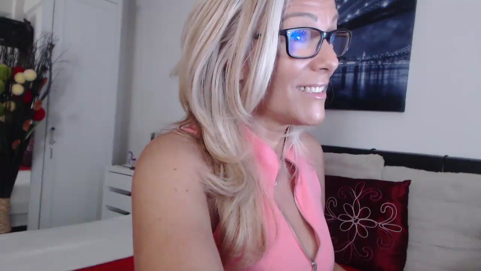 Gallery image thumbnail from Reeya71's myfreecams stream on, 08/12/2024, 02:51 image 17 of 20