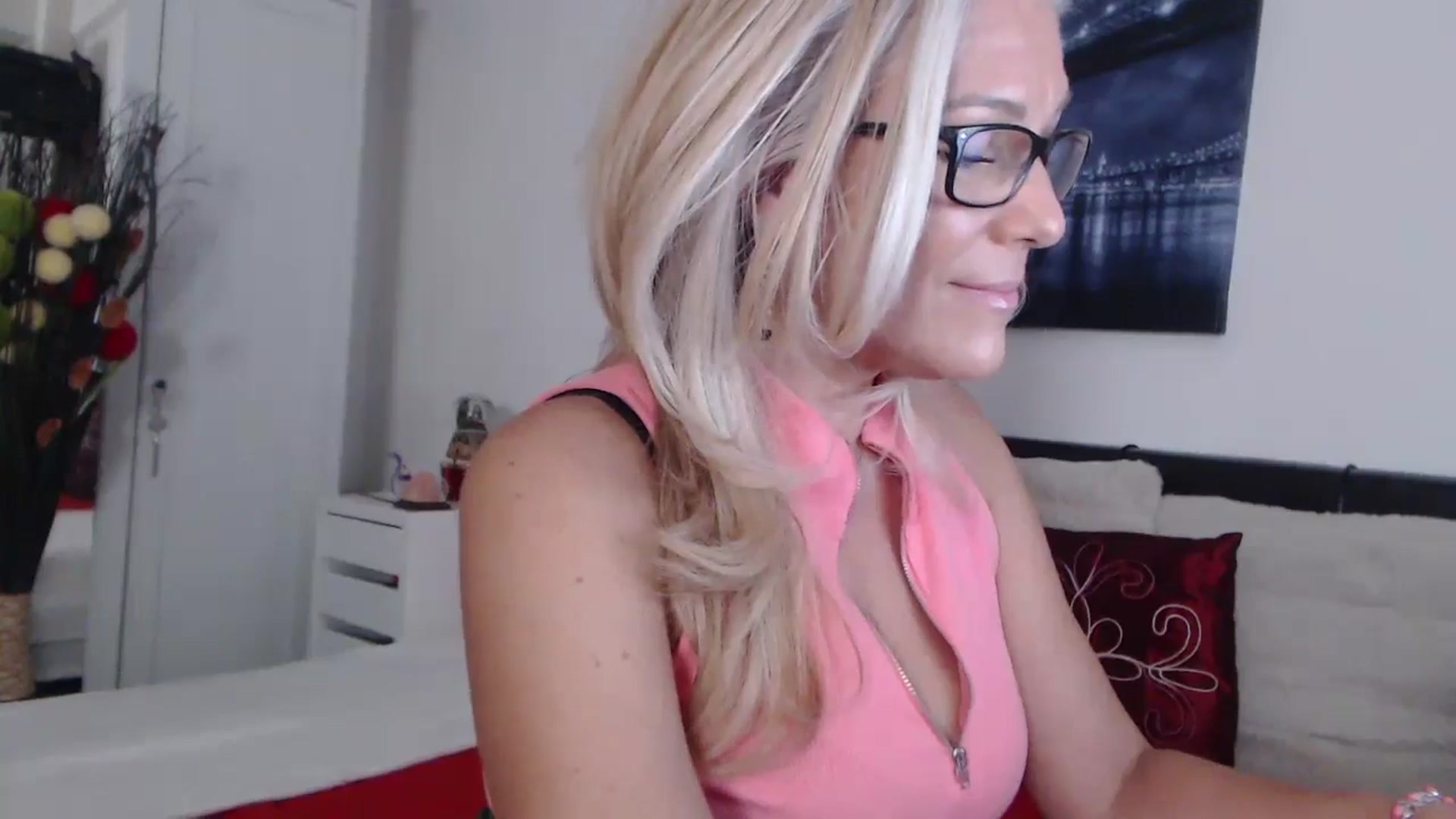 Gallery image thumbnail from Reeya71's myfreecams stream on, 08/12/2024, 02:51 image 10 of 20