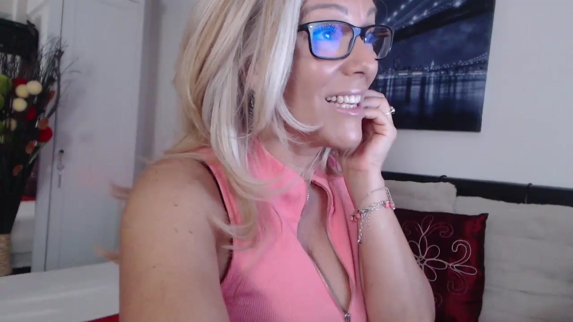 Gallery image thumbnail from Reeya71's myfreecams stream on, 08/12/2024, 03:38 image 14 of 20