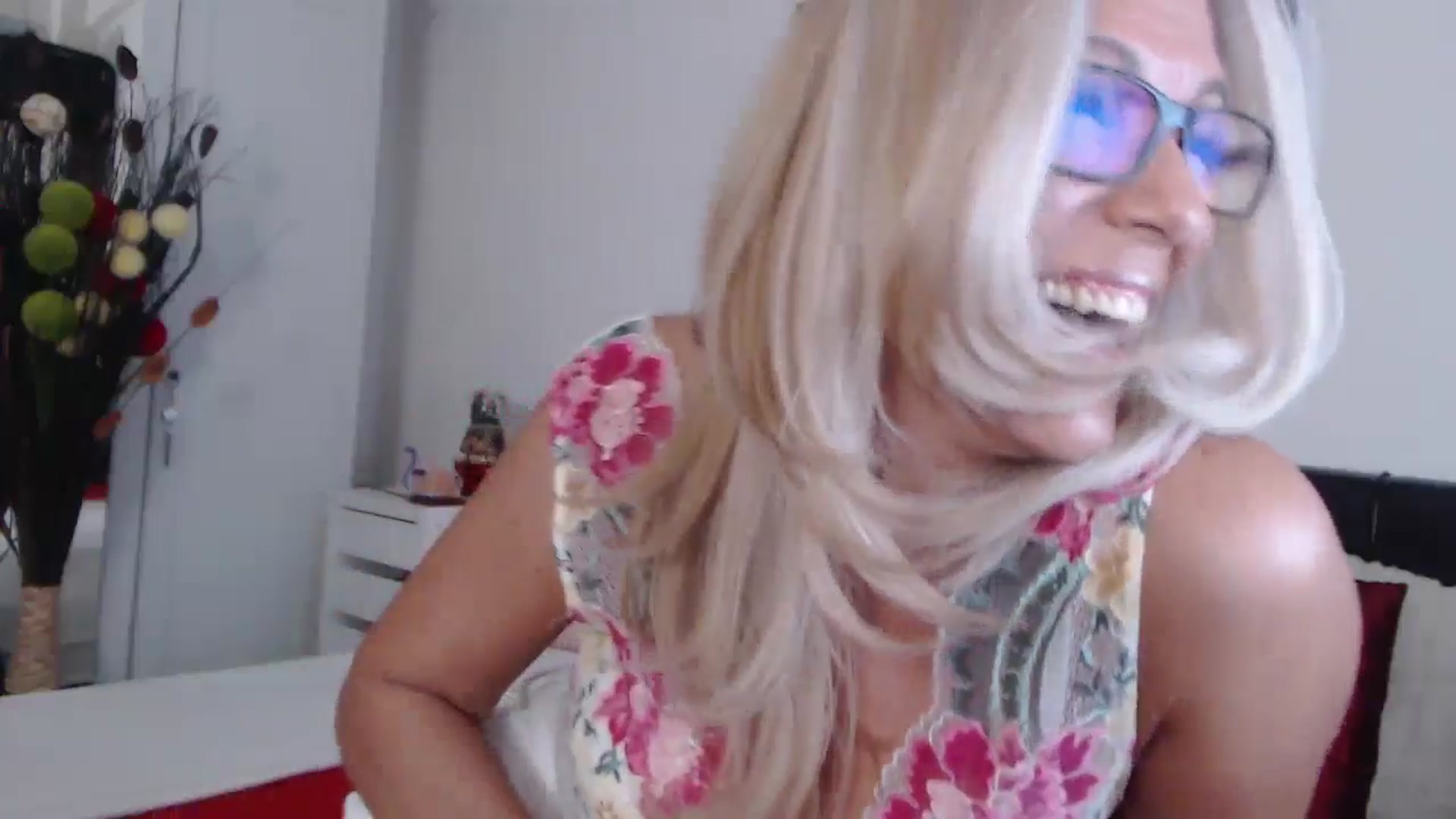 Gallery image thumbnail from Reeya71's myfreecams stream on, 08/16/2024, 04:57 image 6 of 20