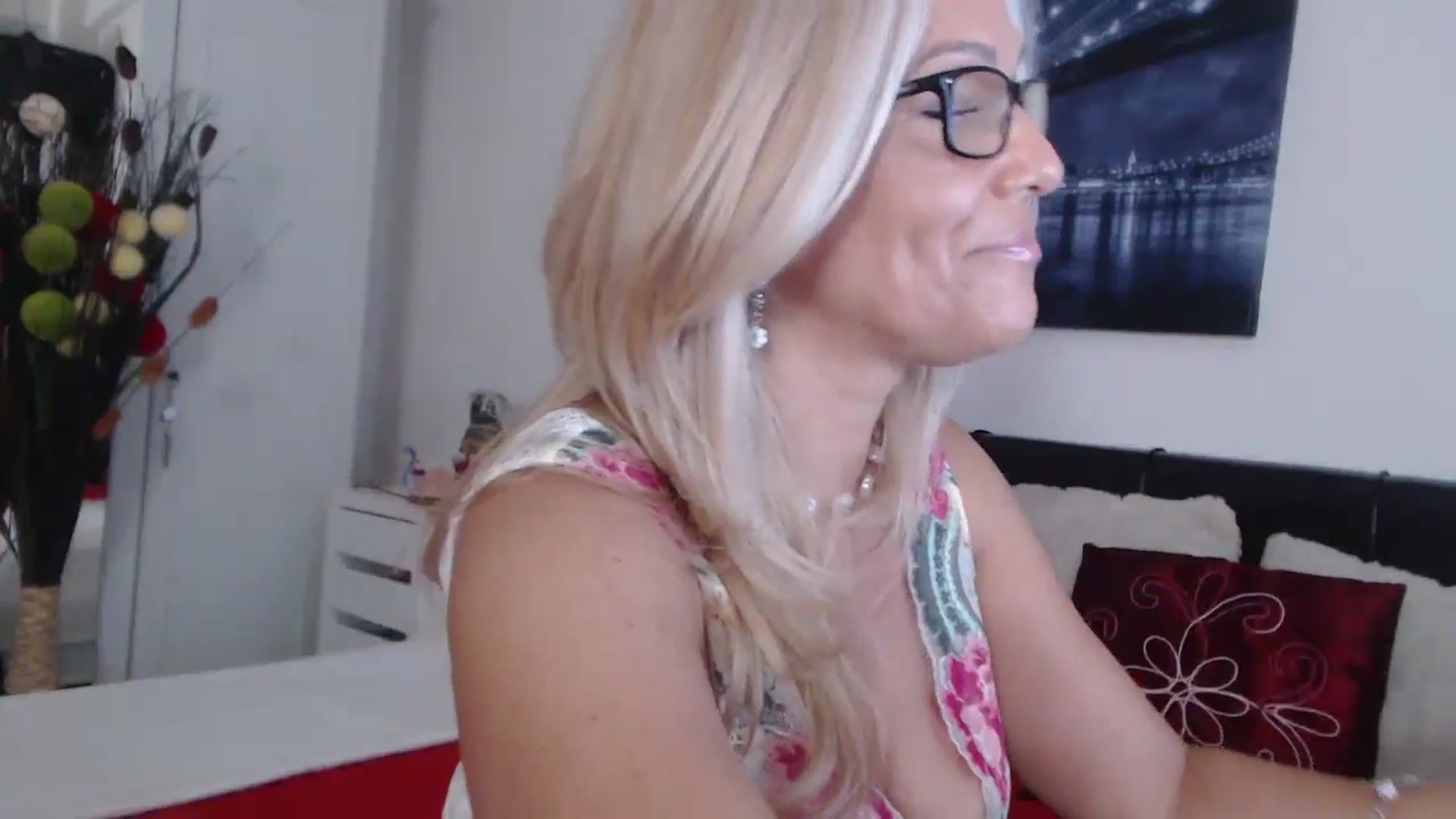 Gallery image thumbnail from Reeya71's myfreecams stream on, 08/16/2024, 04:57 image 15 of 20
