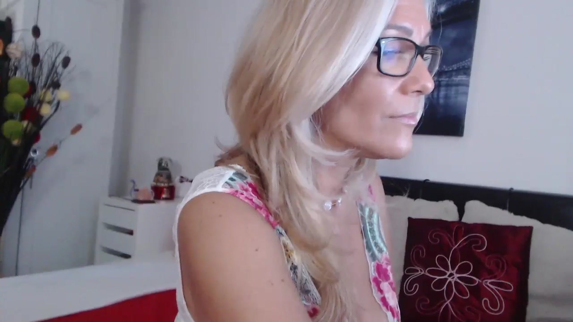 Gallery image thumbnail from Reeya71's myfreecams stream on, 08/16/2024, 11:40 image 5 of 20