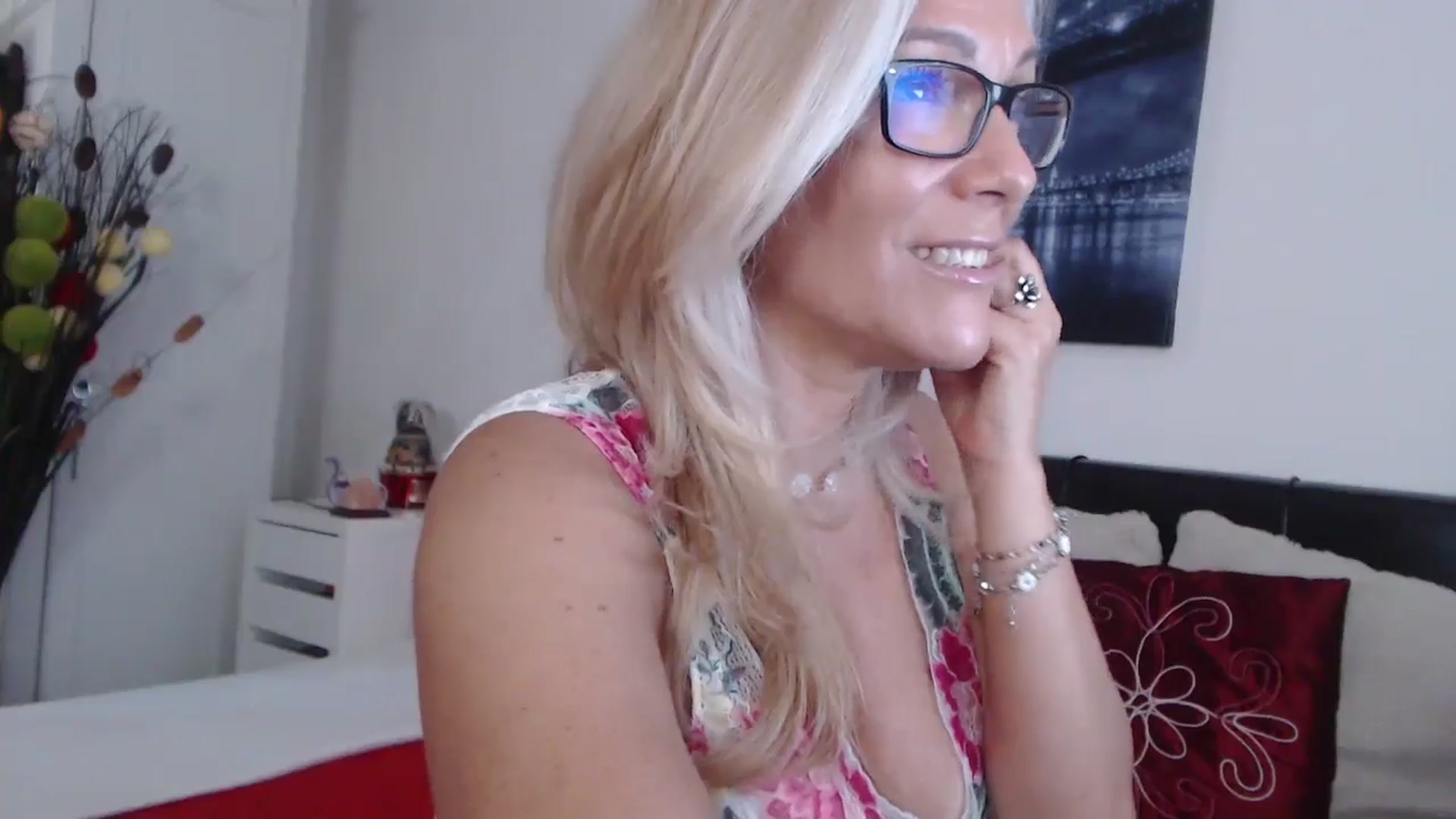 Gallery image thumbnail from Reeya71's myfreecams stream on, 08/16/2024, 11:40 image 13 of 20