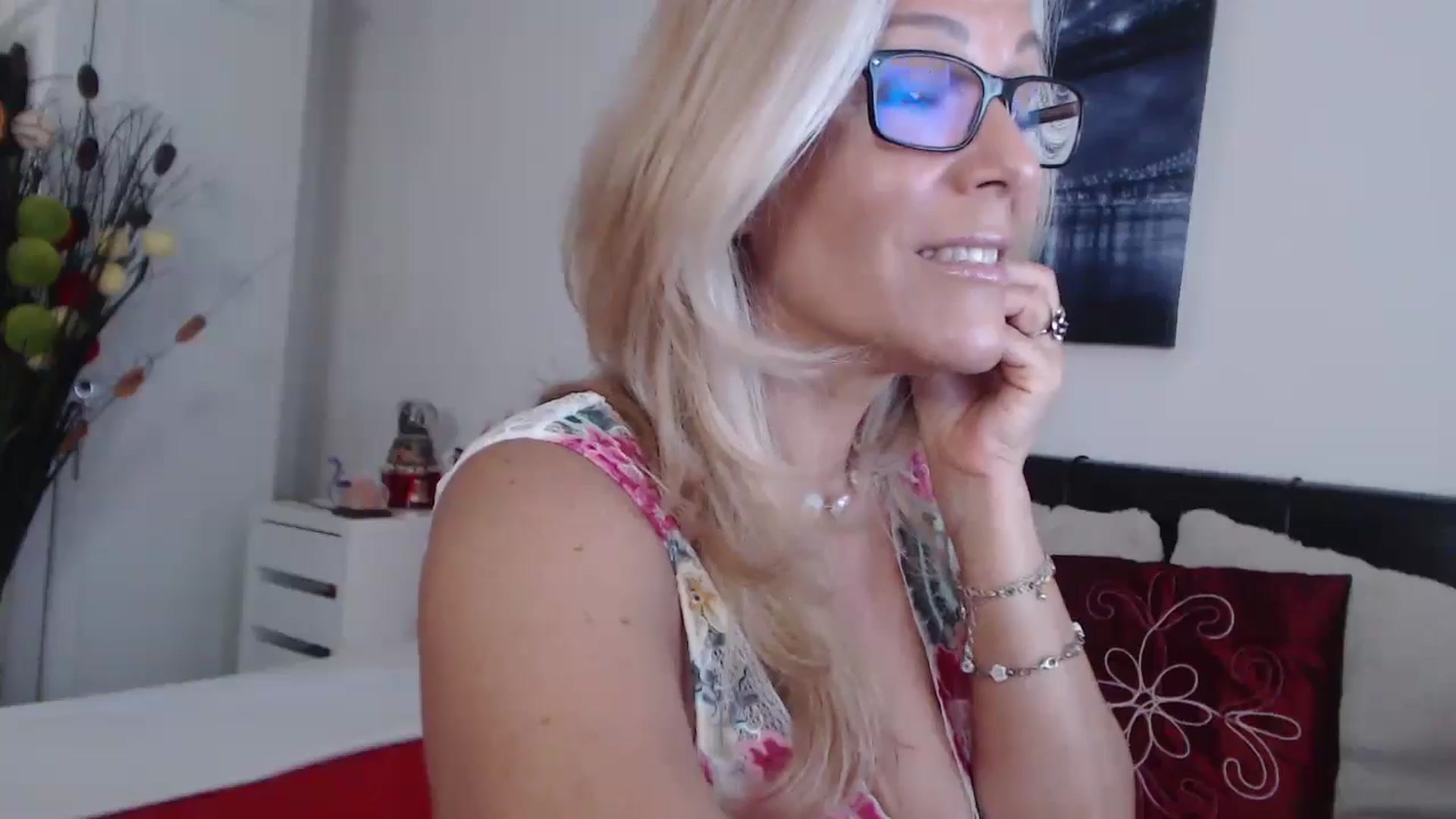 Gallery image thumbnail from Reeya71's myfreecams stream on, 08/16/2024, 11:40 image 9 of 20