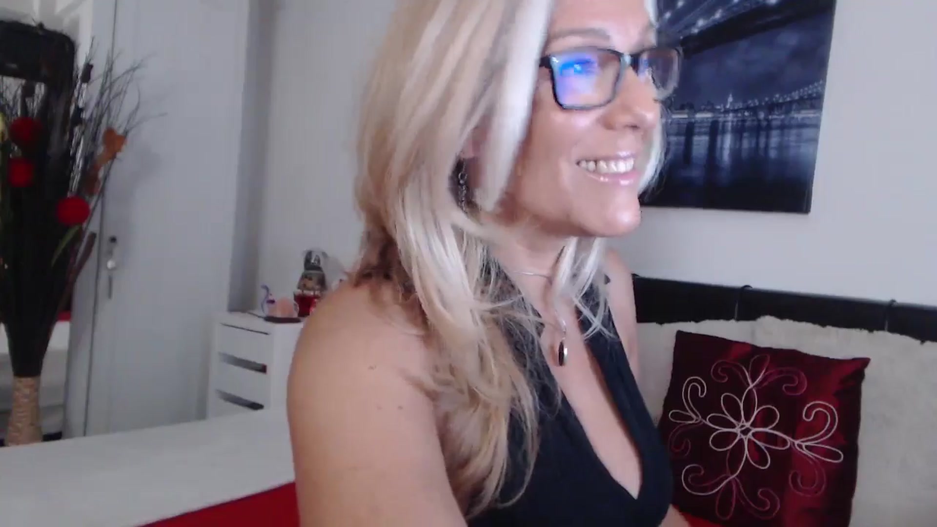 Gallery image thumbnail from Reeya71's myfreecams stream on, 08/16/2024, 23:07 image 12 of 20