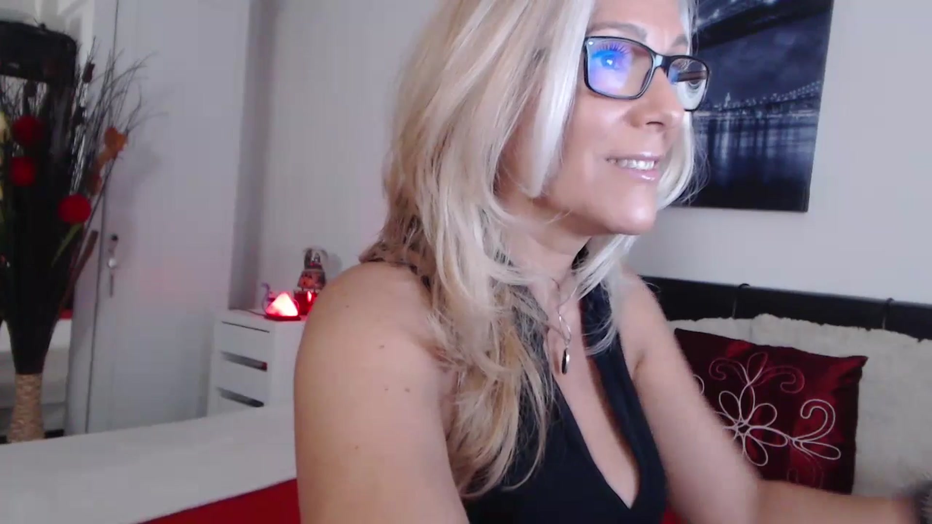 Gallery image thumbnail from Reeya71's myfreecams stream on, 08/16/2024, 23:07 image 5 of 20