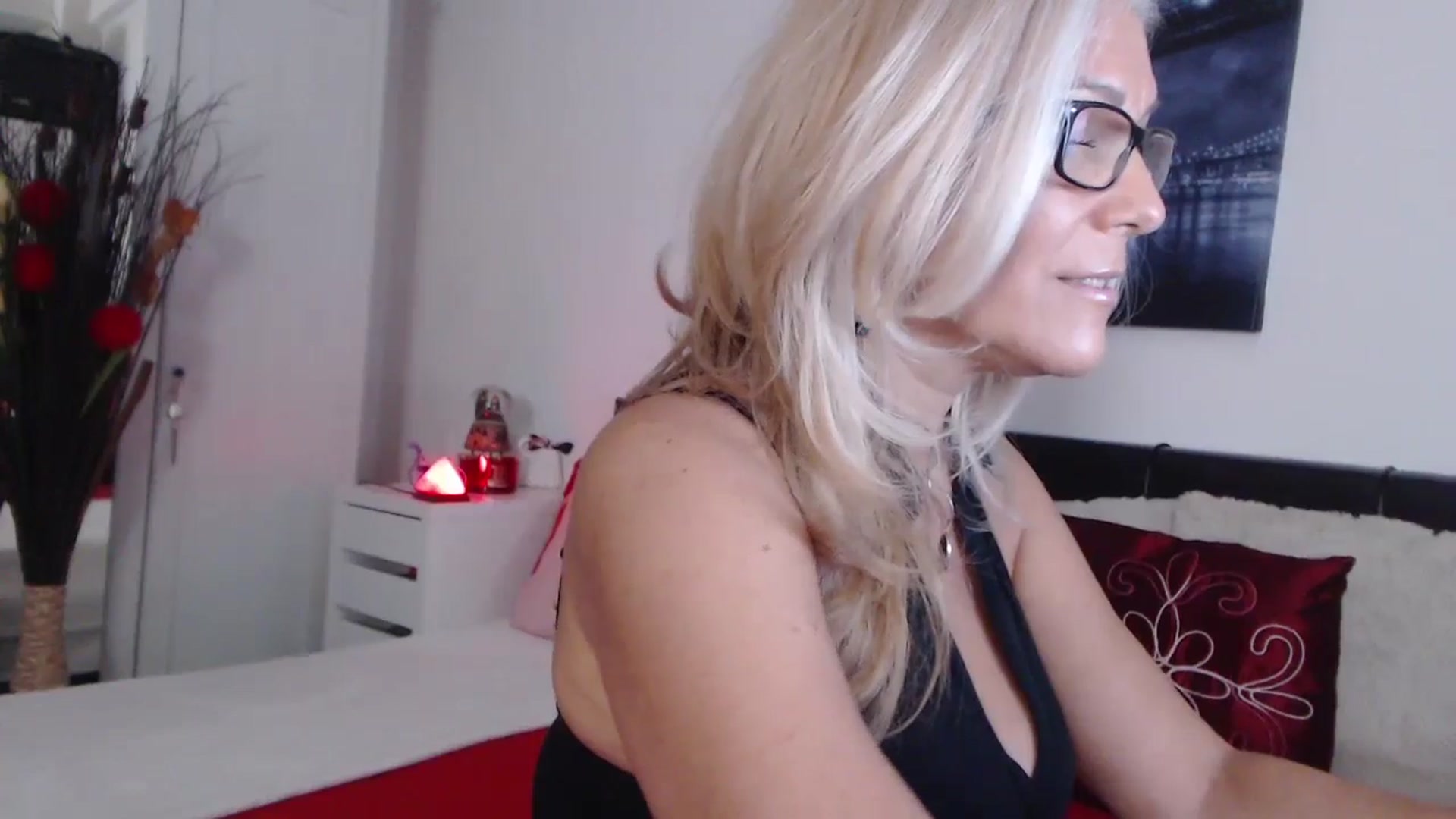 Gallery image thumbnail from Reeya71's myfreecams stream on, 08/16/2024, 23:07 image 8 of 20