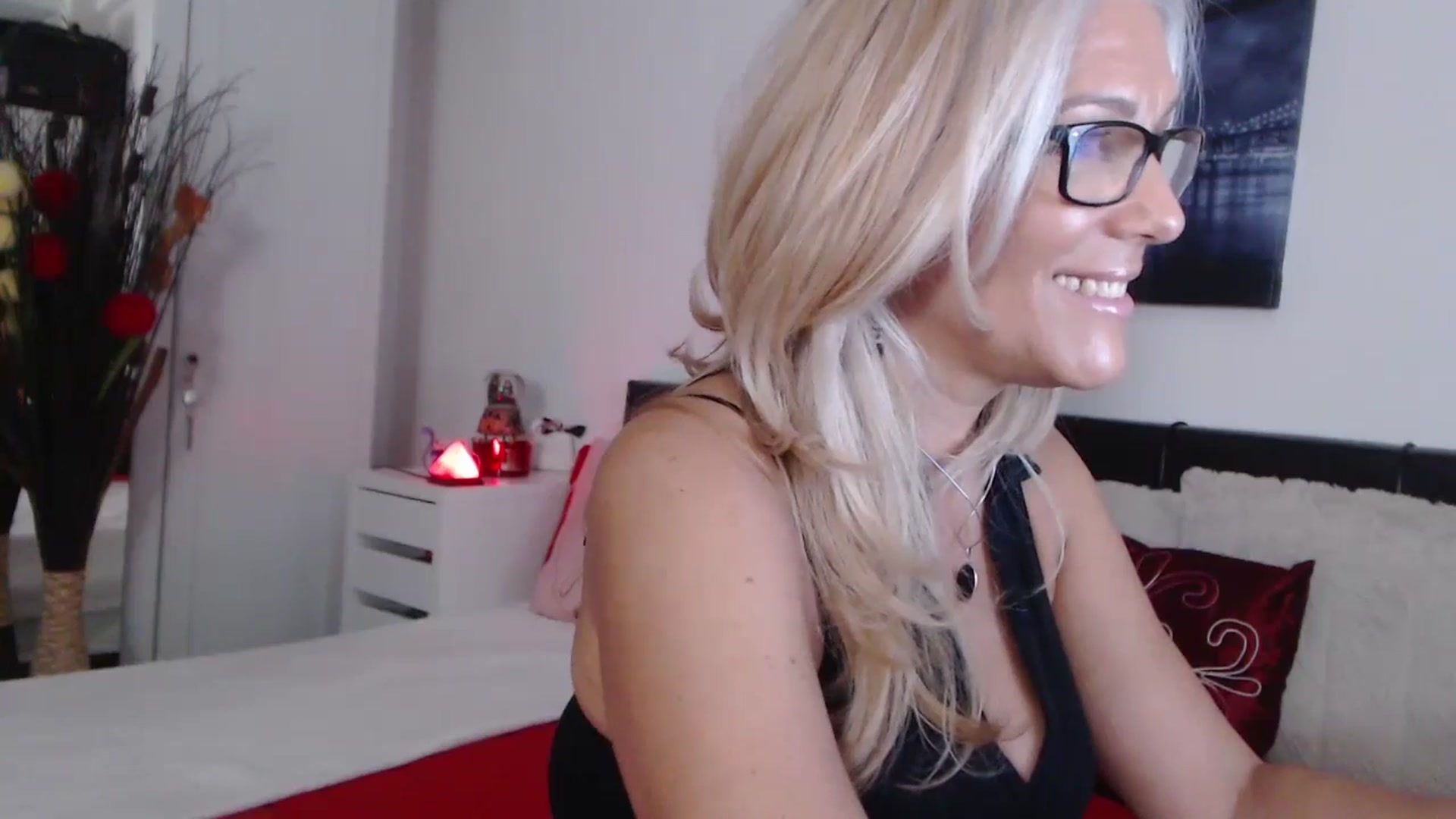 Gallery image thumbnail from Reeya71's myfreecams stream on, 08/17/2024, 24:10 image 4 of 20