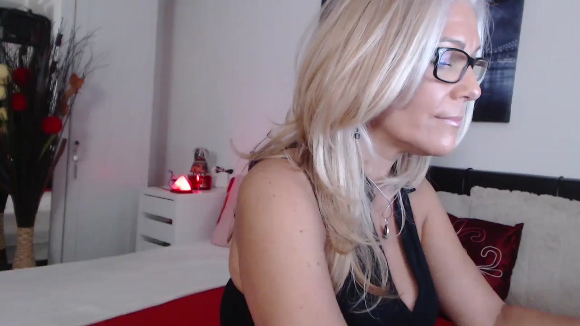 Gallery image thumbnail from Reeya71's myfreecams stream on, 08/17/2024, 24:10 image 9 of 20