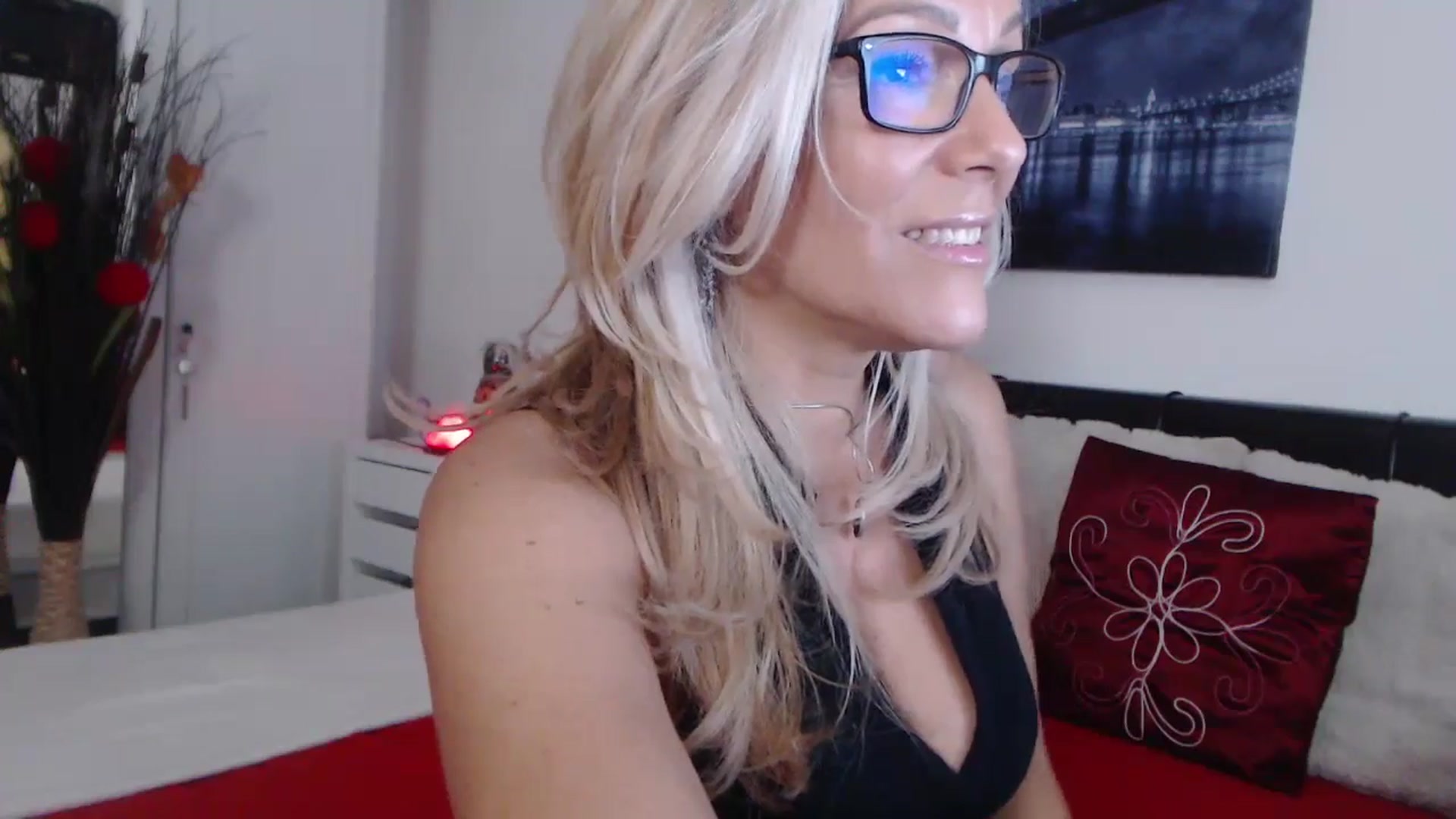 Gallery image thumbnail from Reeya71's myfreecams stream on, 08/17/2024, 03:14 image 3 of 20
