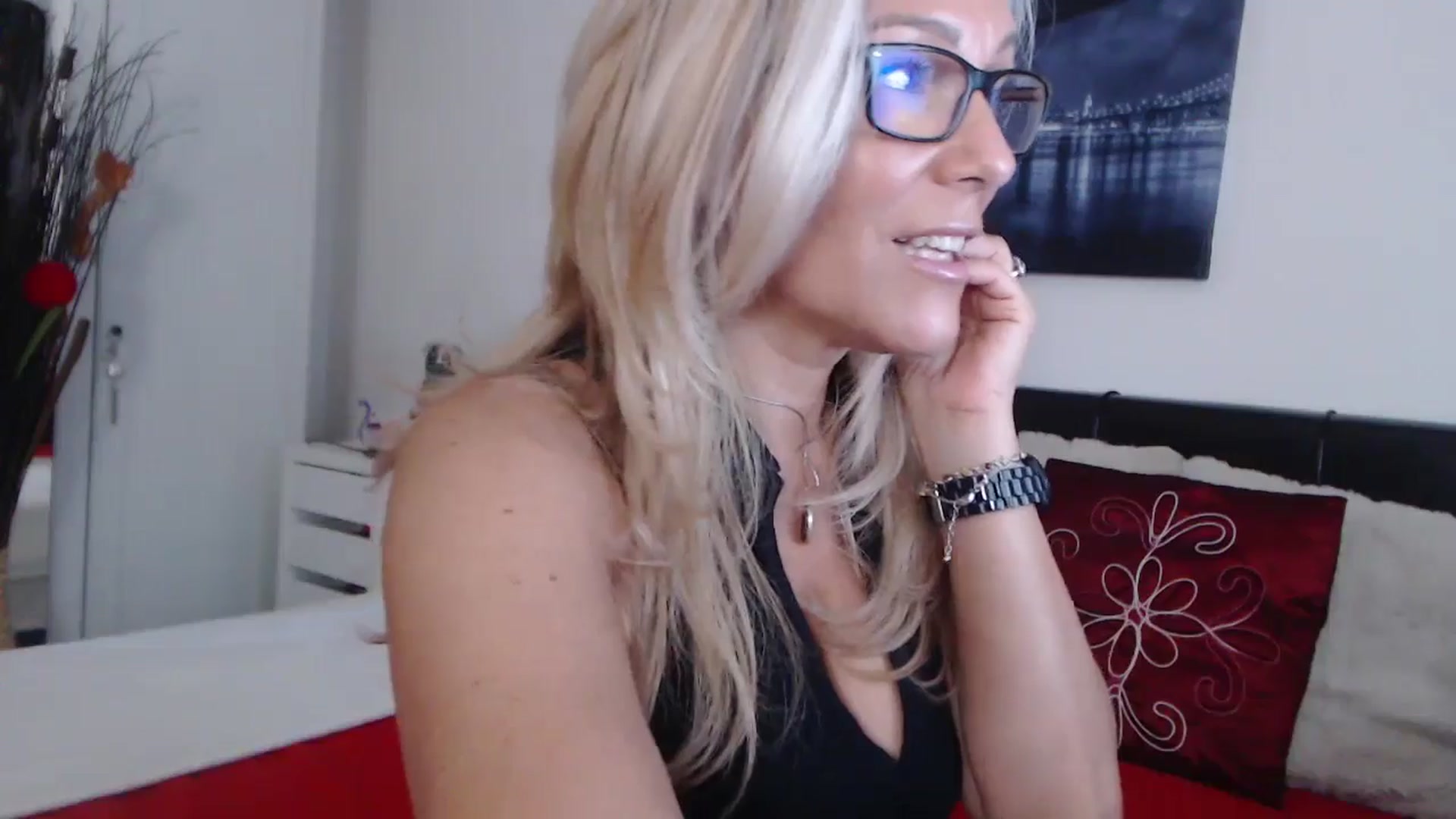 Gallery image thumbnail from Reeya71's myfreecams stream on, 08/17/2024, 06:23 image 16 of 20
