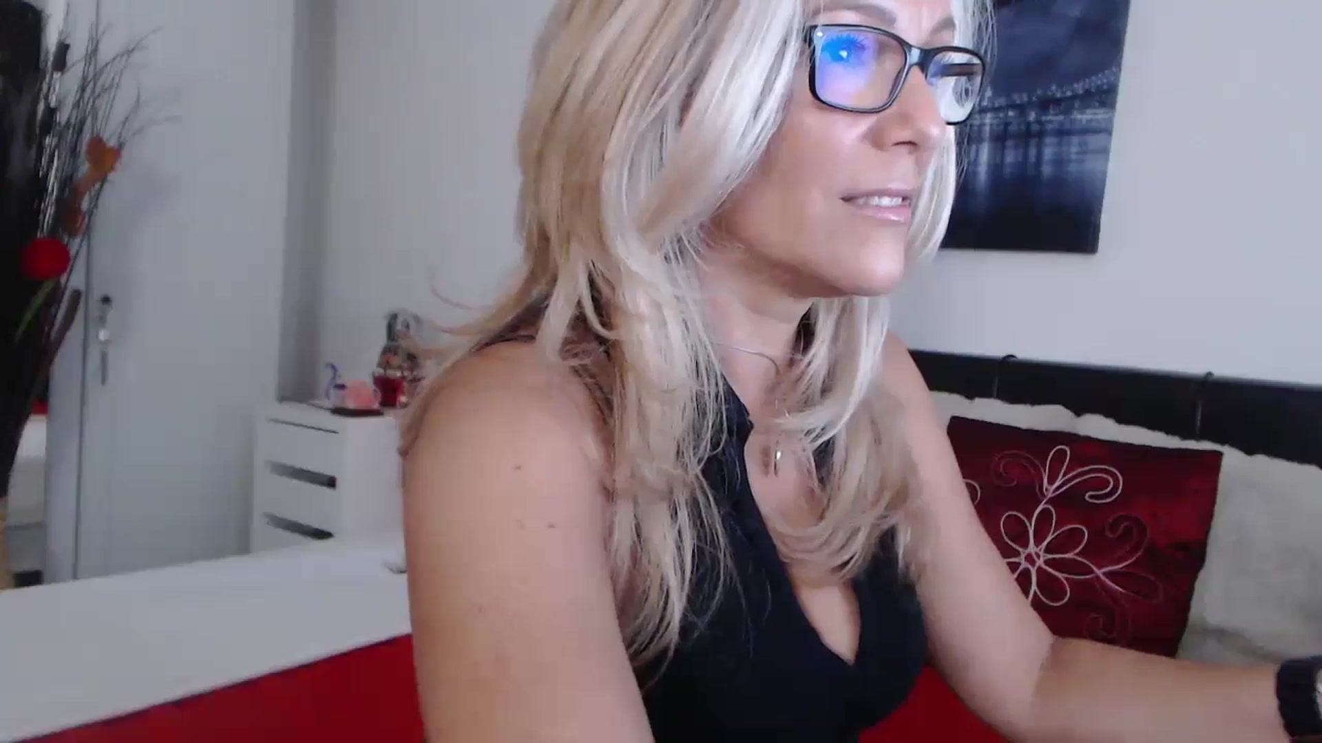Gallery image thumbnail from Reeya71's myfreecams stream on, 08/17/2024, 06:23 image 11 of 20