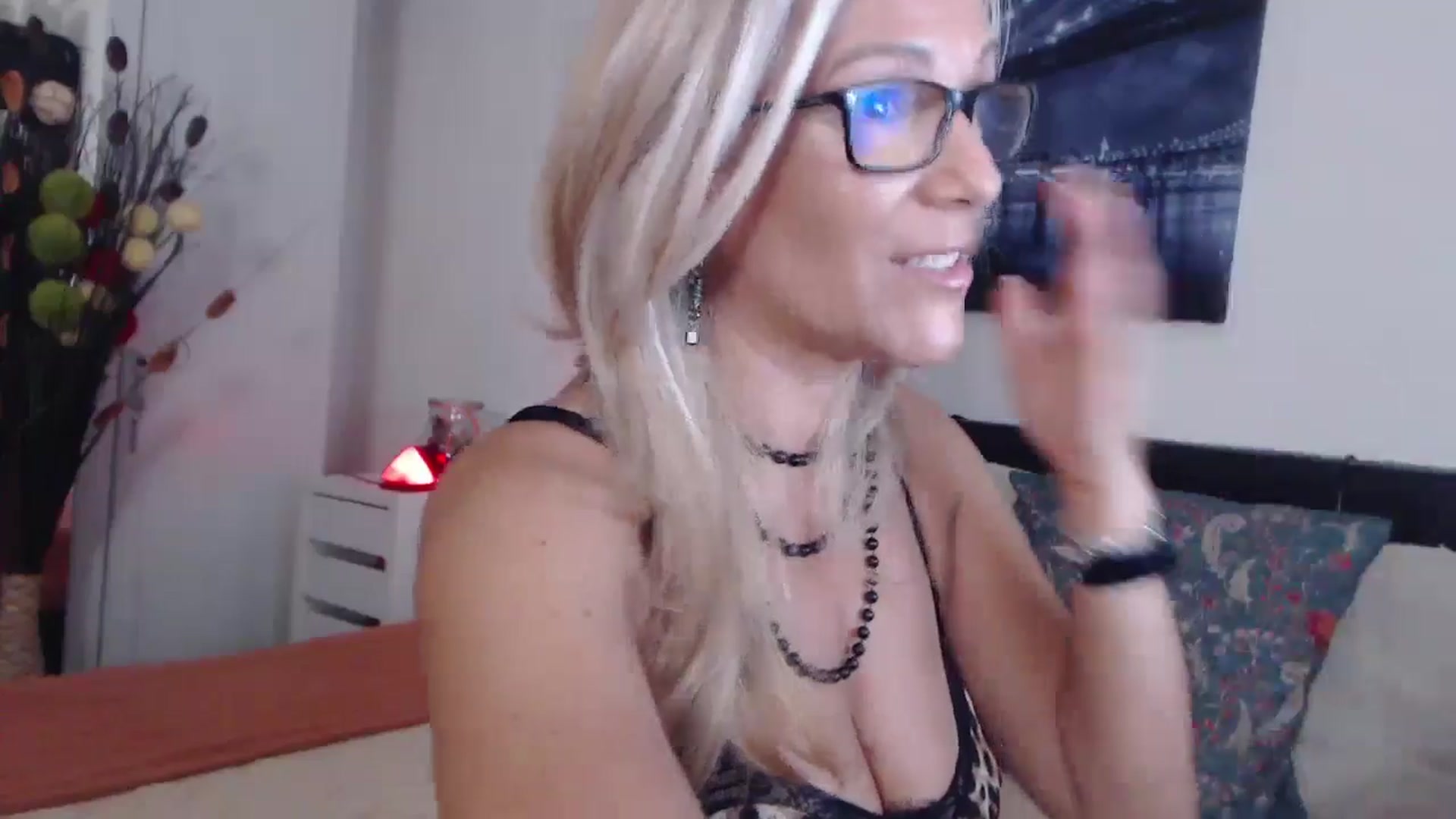 Gallery image thumbnail from Reeya71's myfreecams stream on, 08/20/2024, 21:07 image 20 of 20