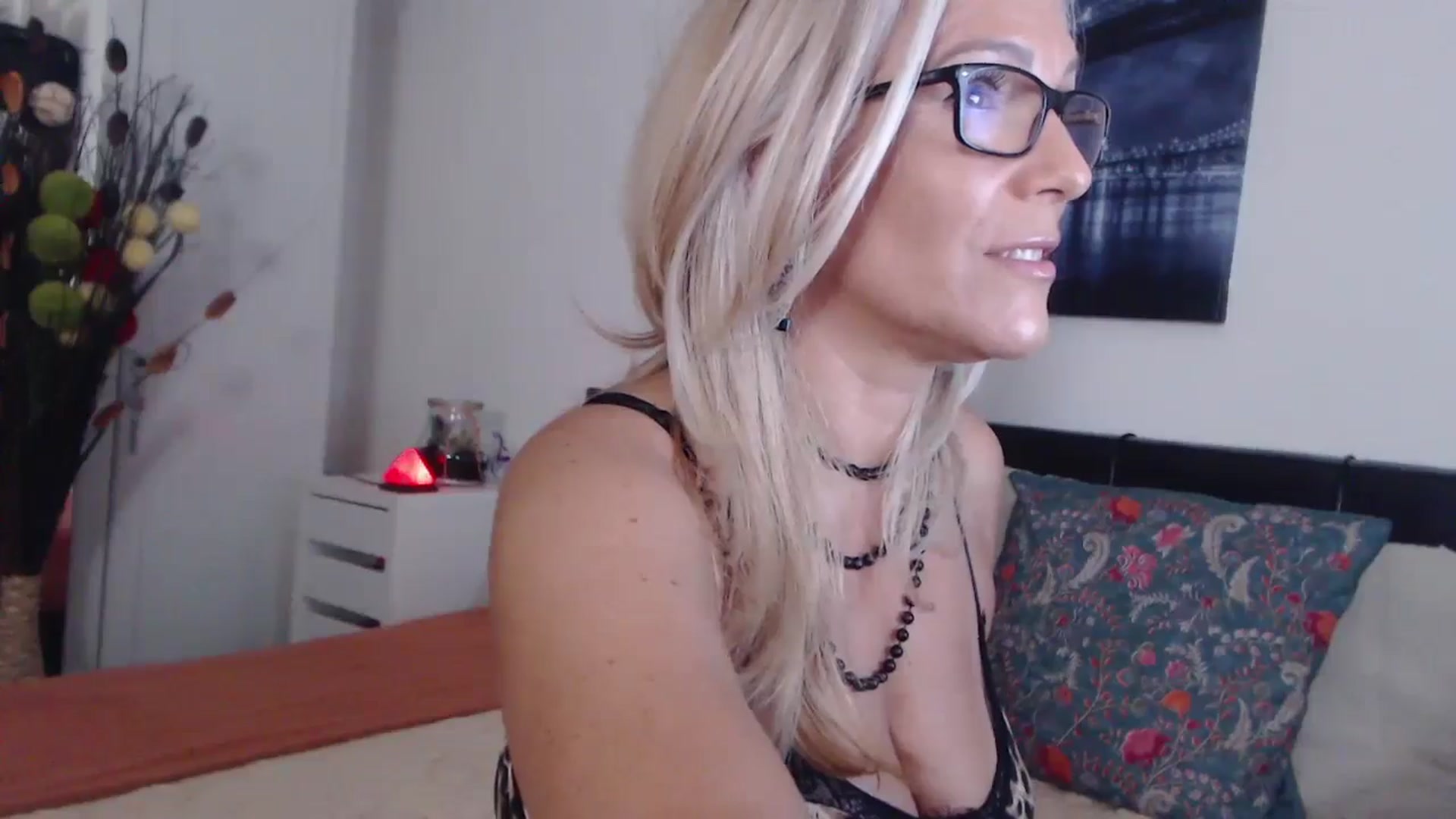 Gallery image thumbnail from Reeya71's myfreecams stream on, 08/20/2024, 21:07 image 15 of 20