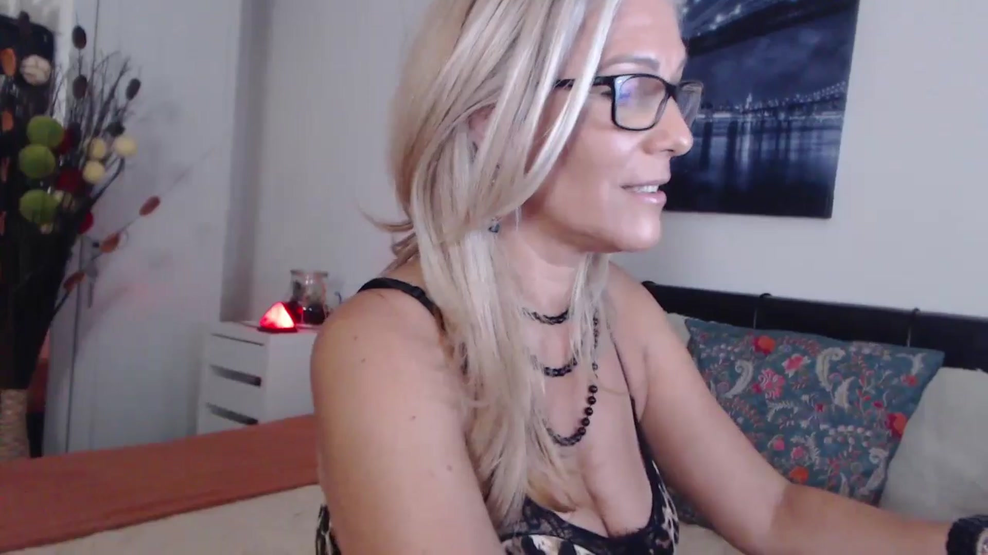 Gallery image thumbnail from Reeya71's myfreecams stream on, 08/20/2024, 21:07 image 14 of 20