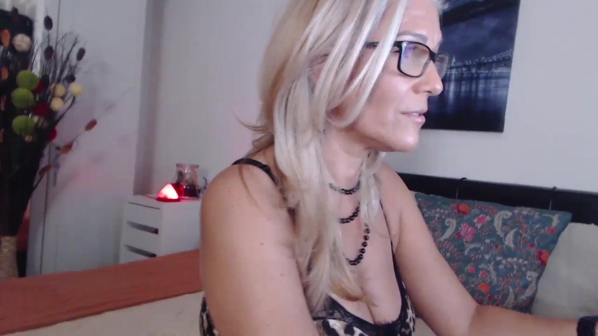 Gallery image thumbnail from Reeya71's myfreecams stream on, 08/20/2024, 21:07 image 10 of 20