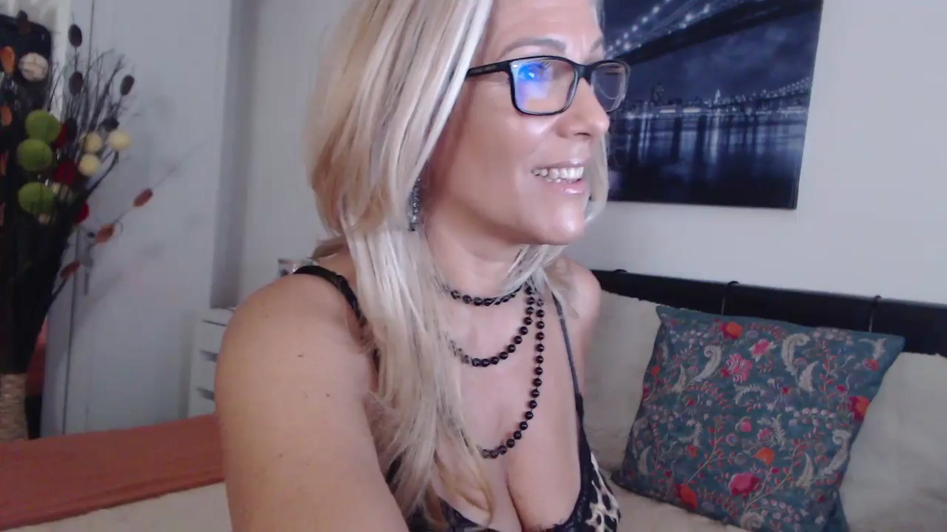 Gallery image thumbnail from Reeya71's myfreecams stream on, 08/20/2024, 21:41 image 20 of 20