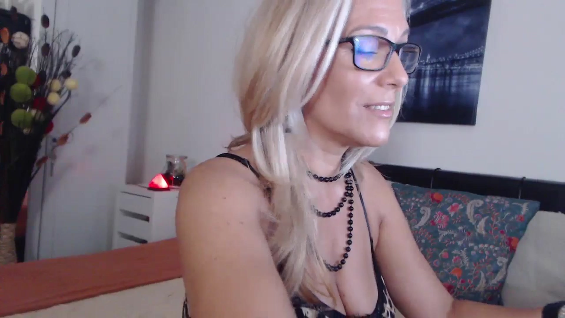 Gallery image thumbnail from Reeya71's myfreecams stream on, 08/20/2024, 21:41 image 10 of 20