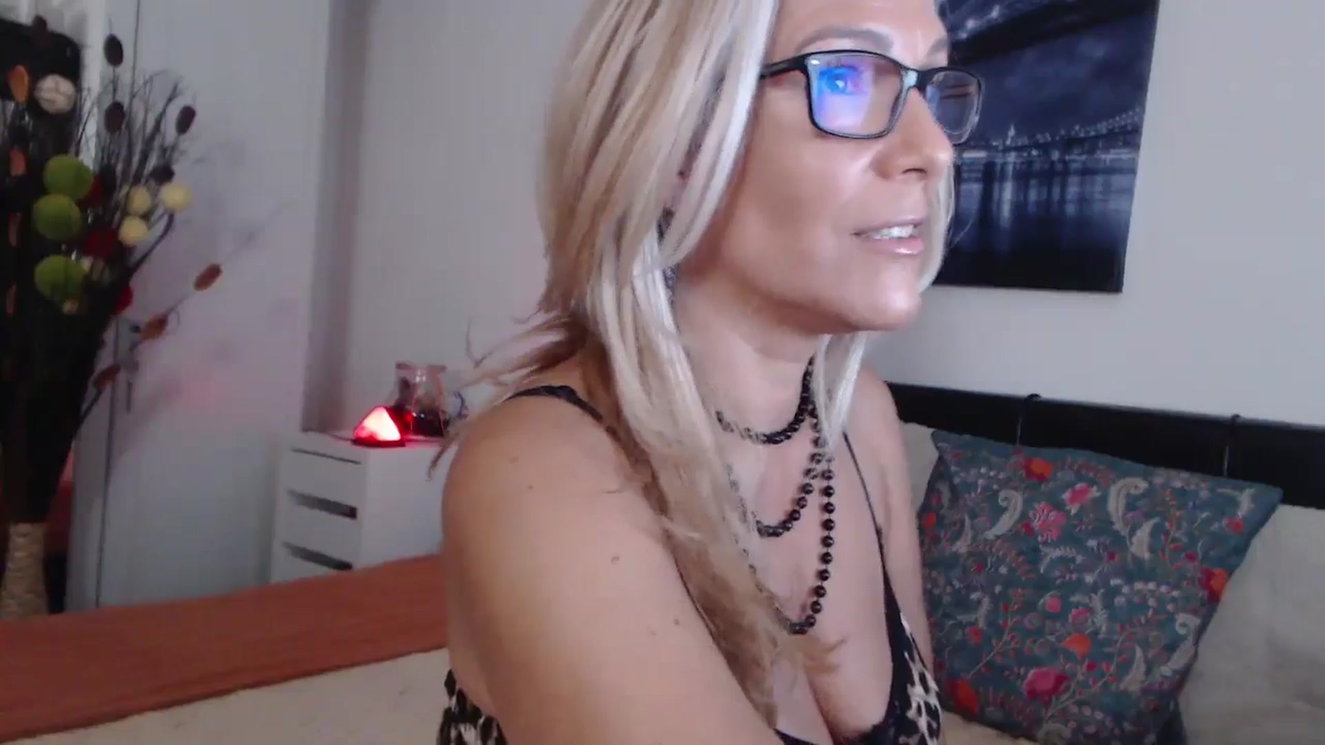 Gallery image thumbnail from Reeya71's myfreecams stream on, 08/20/2024, 22:30 image 3 of 20