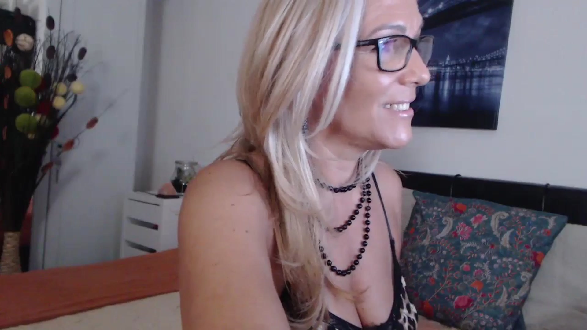 Gallery image thumbnail from Reeya71's myfreecams stream on, 08/20/2024, 22:30 image 11 of 20