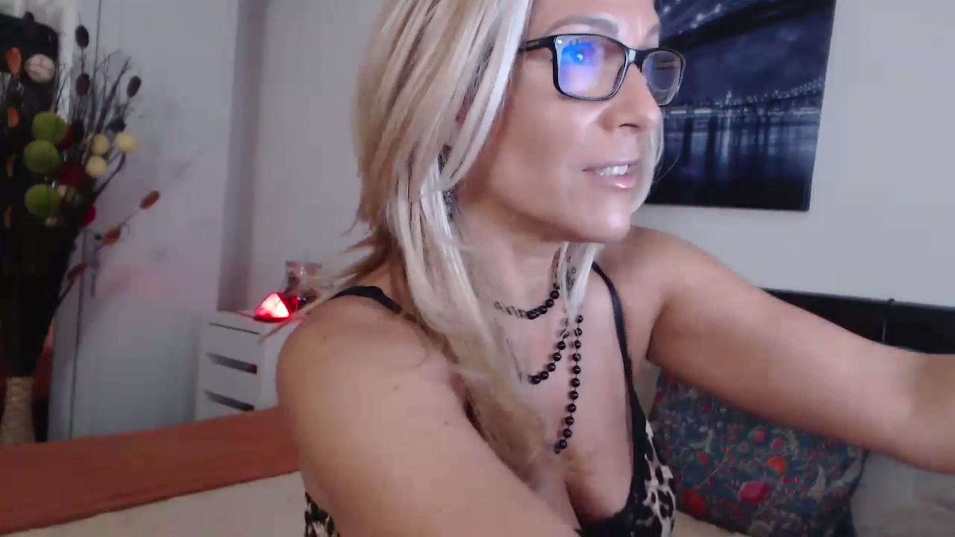 Gallery image thumbnail from Reeya71's myfreecams stream on, 08/20/2024, 22:30 image 2 of 20