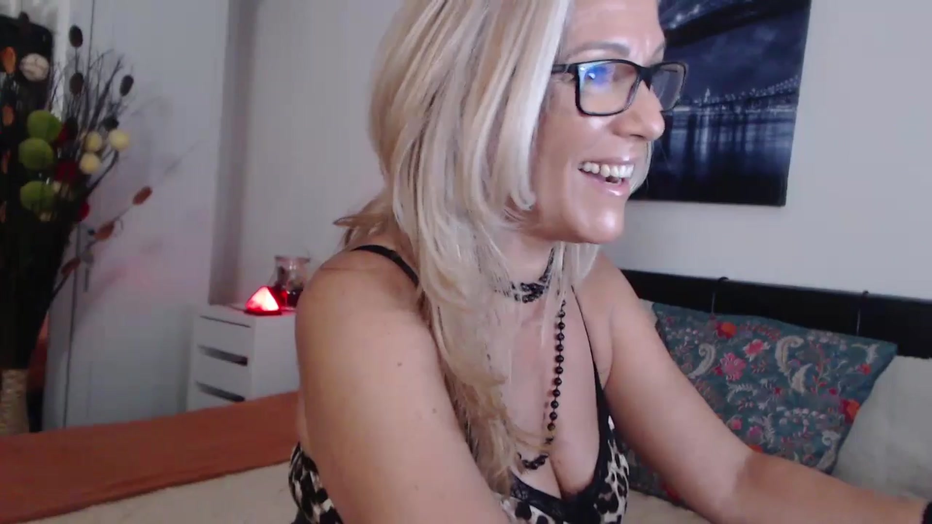 Gallery image thumbnail from Reeya71's myfreecams stream on, 08/20/2024, 23:16 image 18 of 20