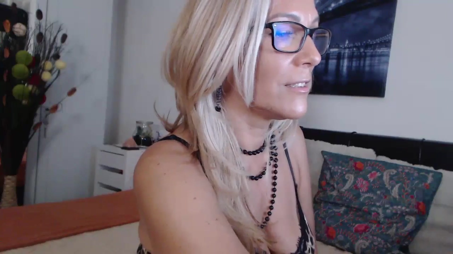 Gallery image thumbnail from Reeya71's myfreecams stream on, 08/21/2024, 24:16 image 20 of 20