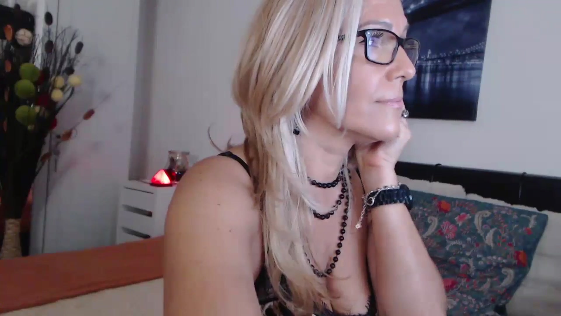 Gallery image thumbnail from Reeya71's myfreecams stream on, 08/21/2024, 24:16 image 3 of 20