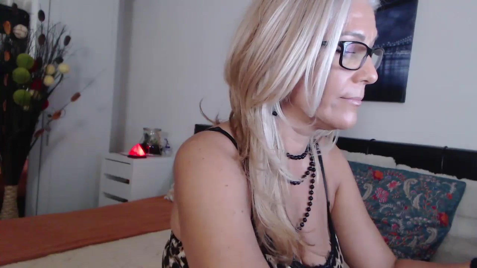 Gallery image thumbnail from Reeya71's myfreecams stream on, 08/21/2024, 24:16 image 6 of 20