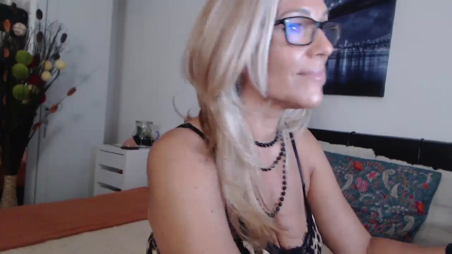 Gallery image thumbnail from Reeya71's myfreecams stream on, 08/21/2024, 24:16 image 9 of 20