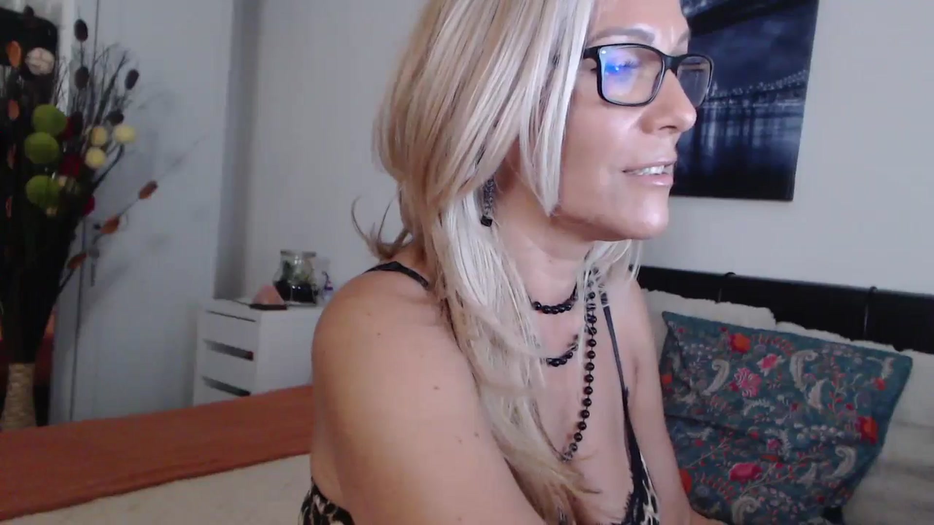 Gallery image thumbnail from Reeya71's myfreecams stream on, 08/21/2024, 24:16 image 19 of 20