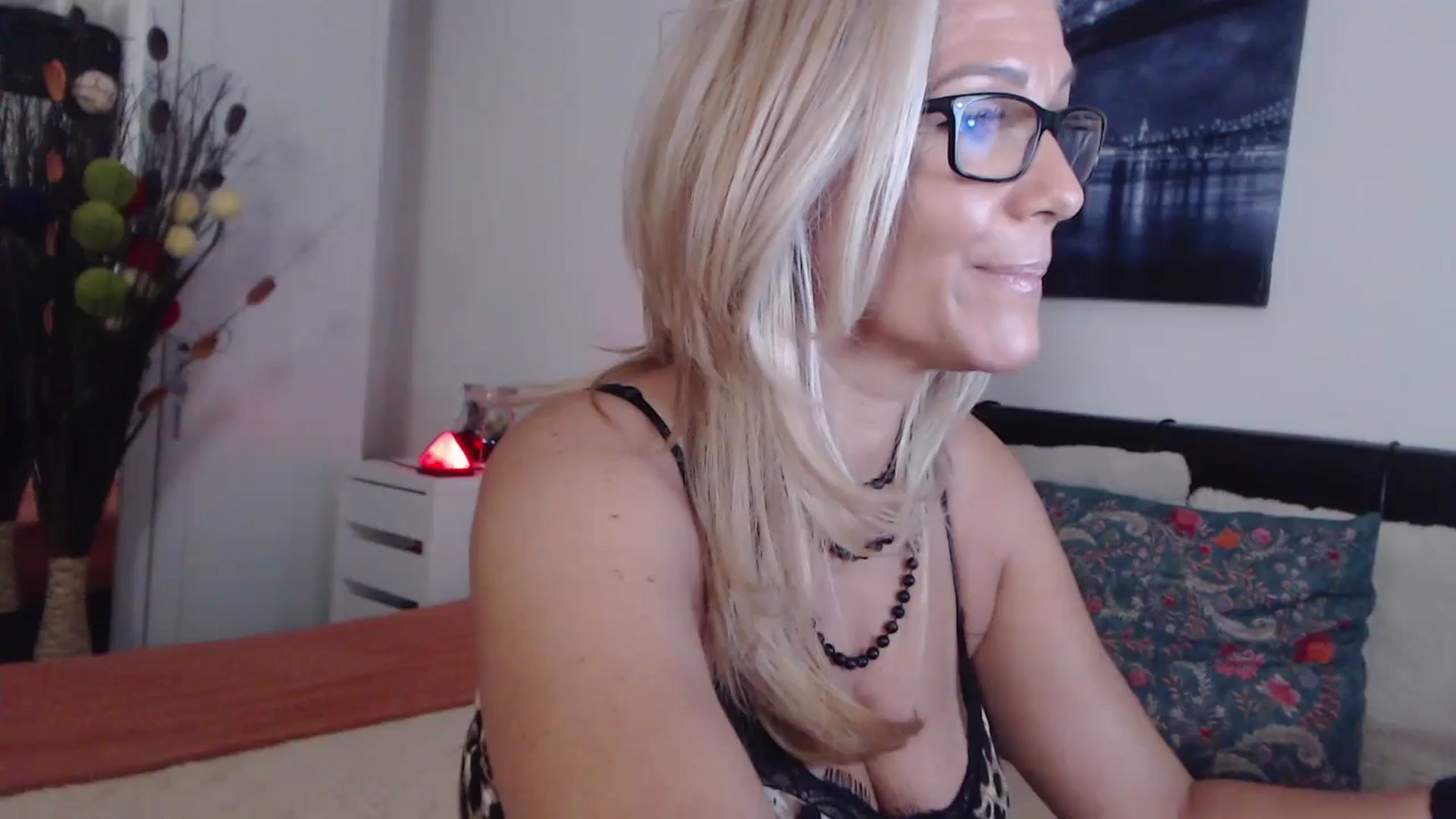 Gallery image thumbnail from Reeya71's myfreecams stream on, 08/21/2024, 03:00 image 1 of 20