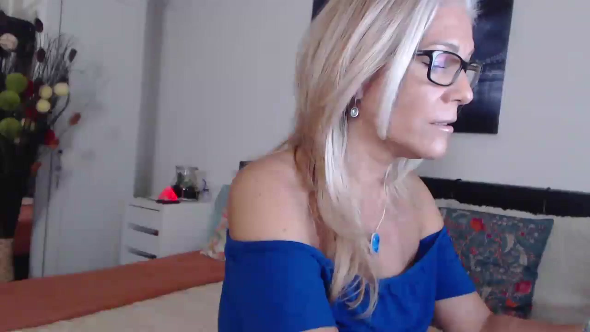 Gallery image thumbnail from Reeya71's myfreecams stream on, 08/22/2024, 01:57 image 1 of 20