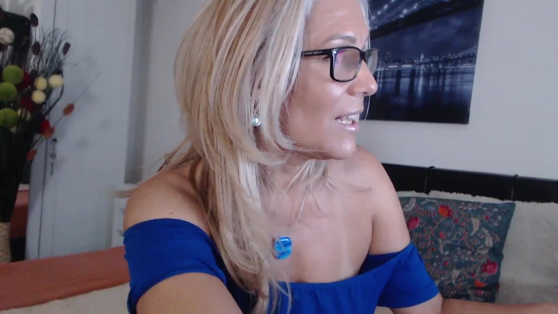 Gallery image thumbnail from Reeya71's myfreecams stream on, 08/22/2024, 04:39 image 10 of 20