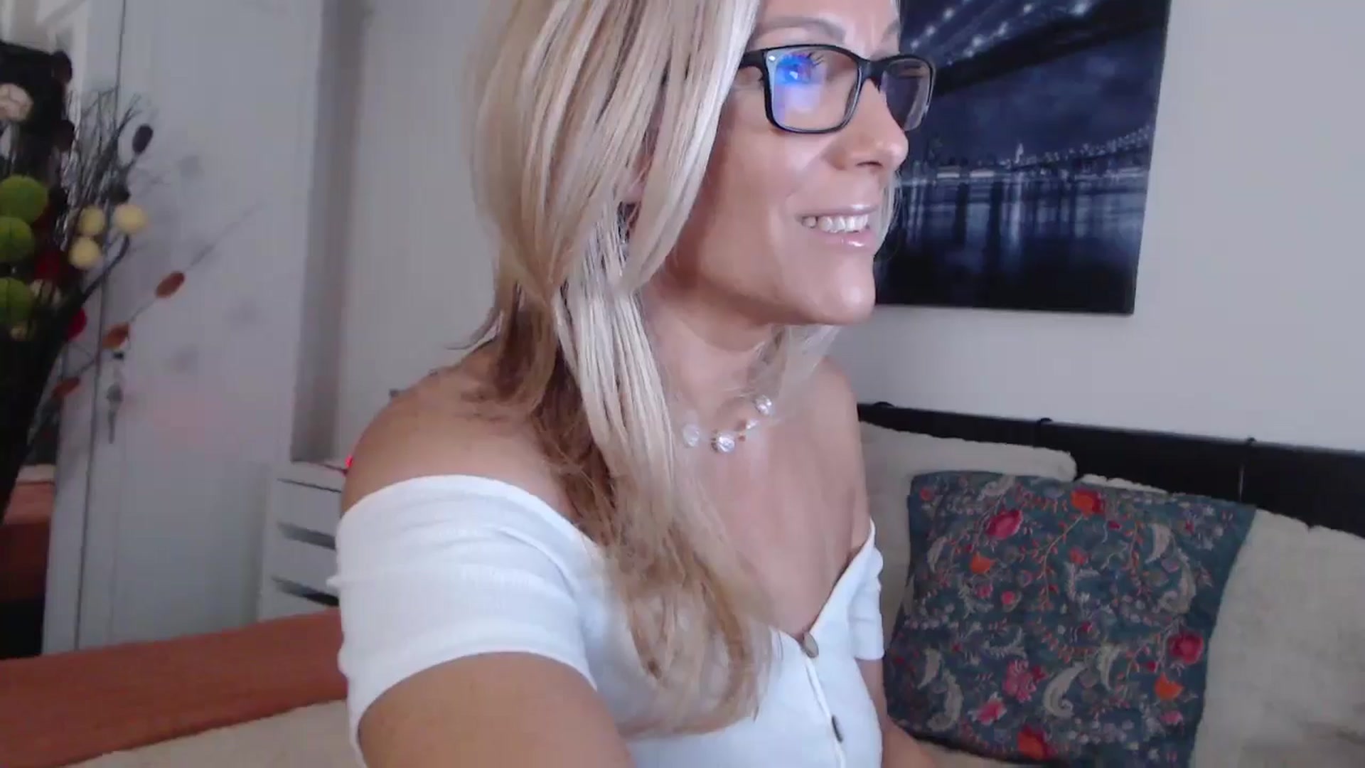 Gallery image thumbnail from Reeya71's myfreecams stream on, 08/23/2024, 24:51 image 10 of 20