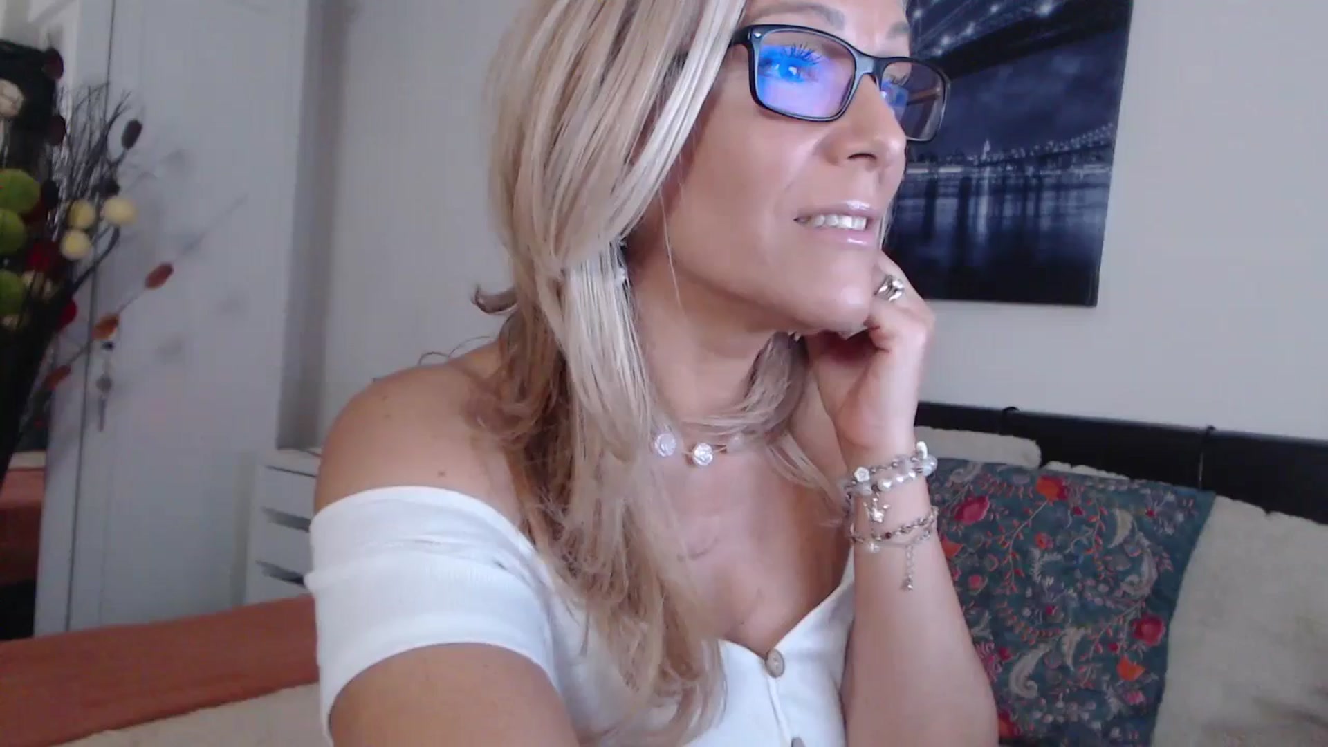 Gallery image thumbnail from Reeya71's myfreecams stream on, 08/23/2024, 24:51 image 14 of 20