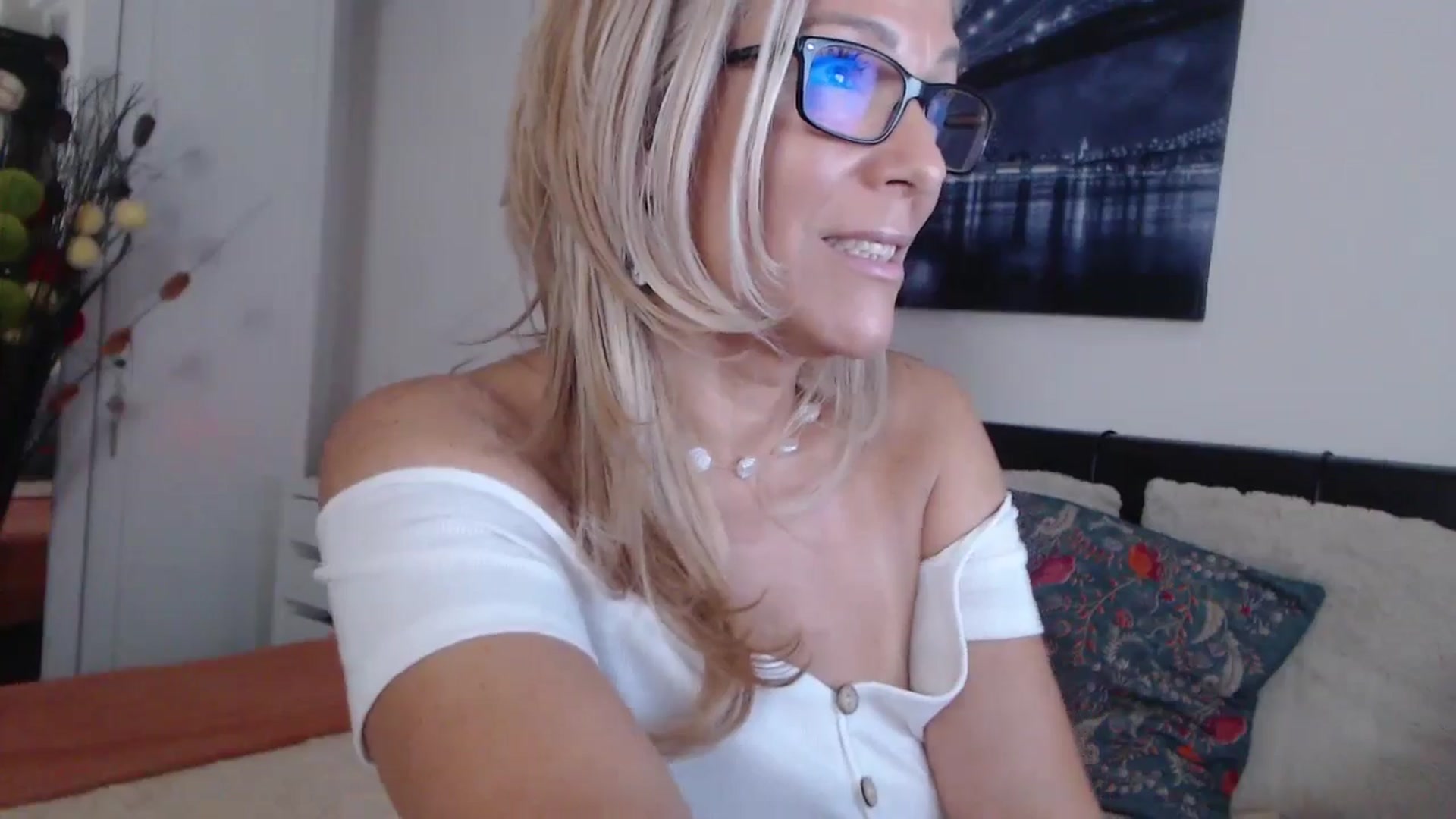Gallery image thumbnail from Reeya71's myfreecams stream on, 08/23/2024, 02:17 image 18 of 20